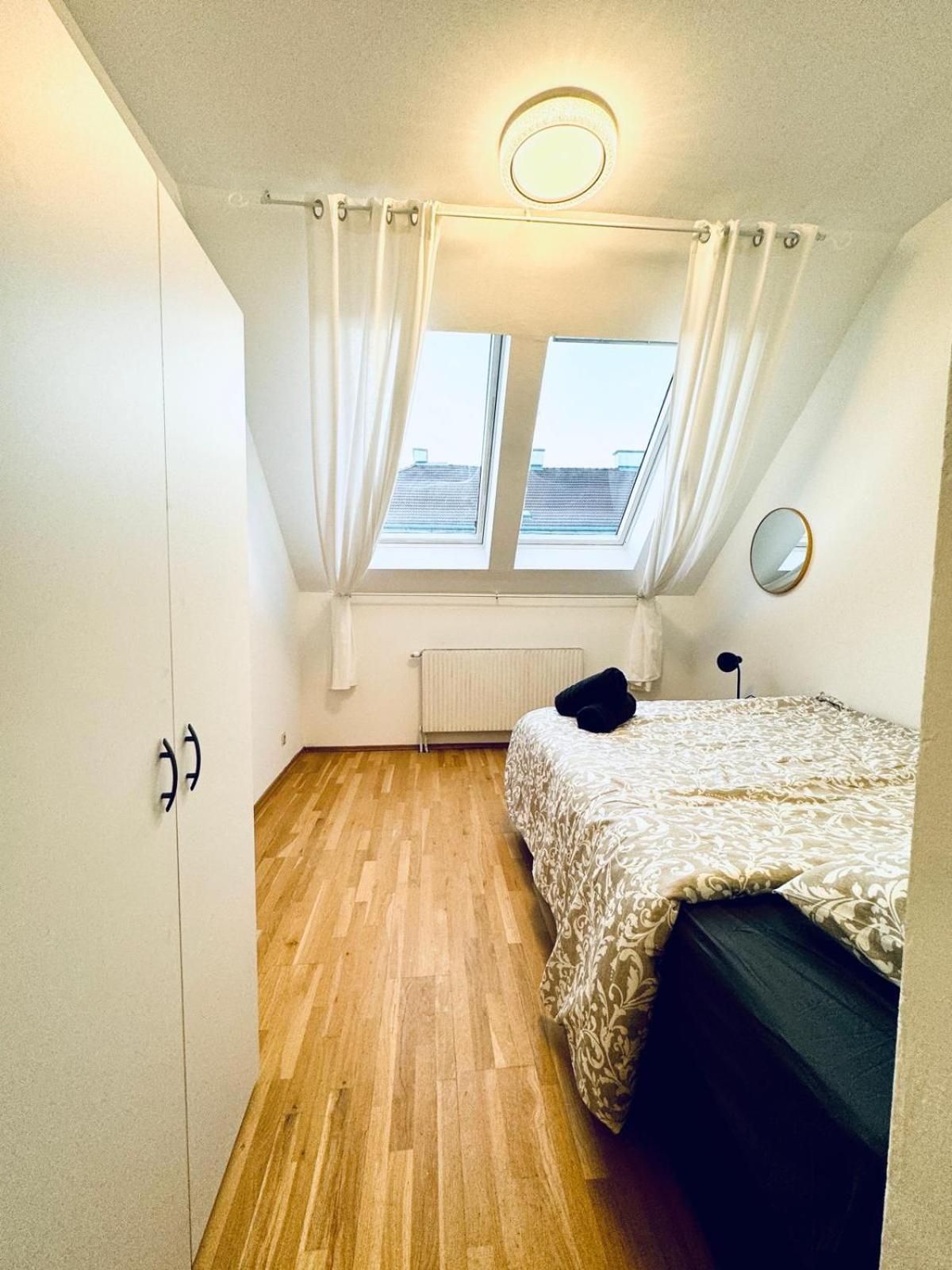 In A Shared Apt 6-min Drive To Schoenbrunn Apartment