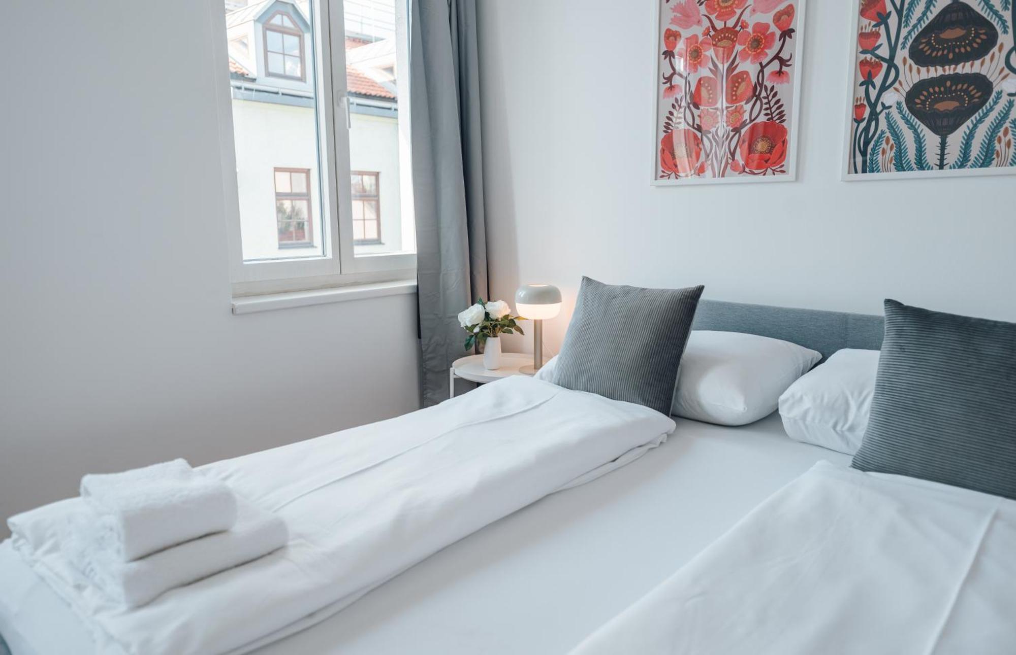 Beautiful With Balcony Apartment *