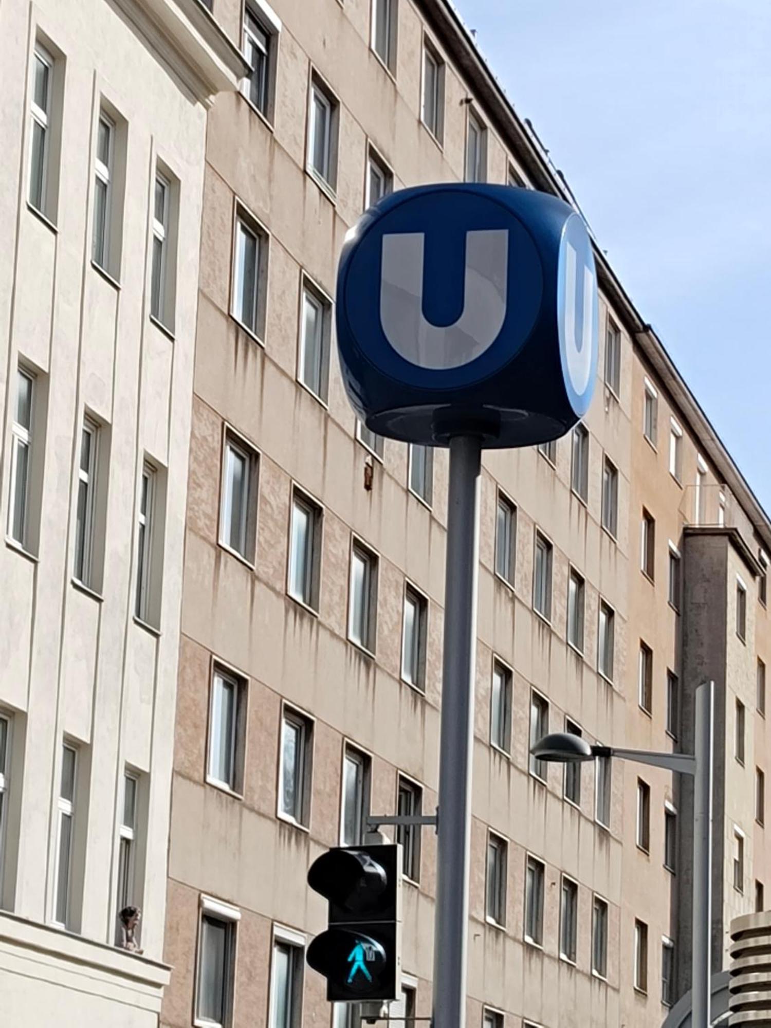 Favorit-rooms Direkt Metro-u1 Connection To Centralstation And City-center Ostello *