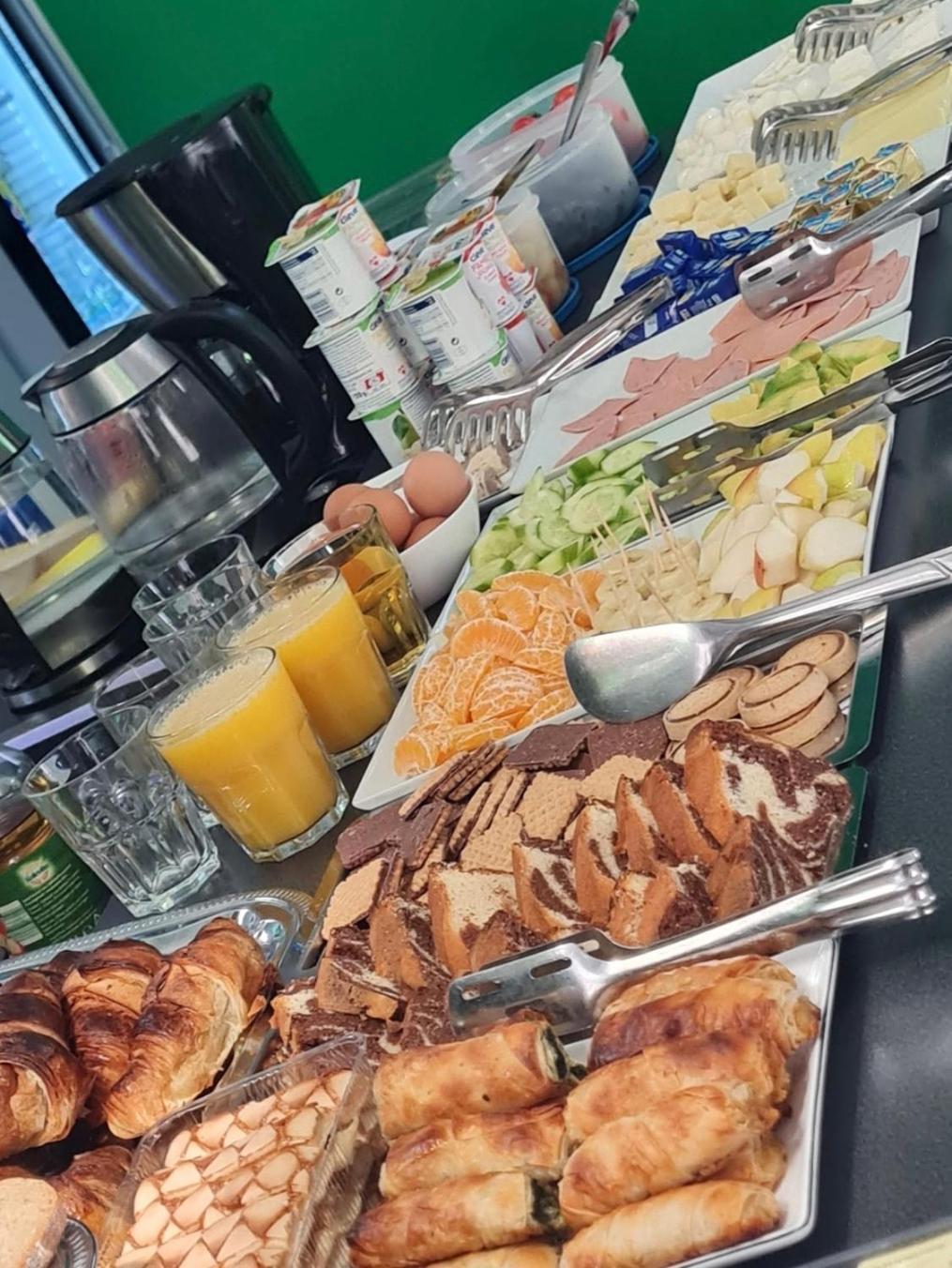Acomodação com café da manhã  Housingplus 2*