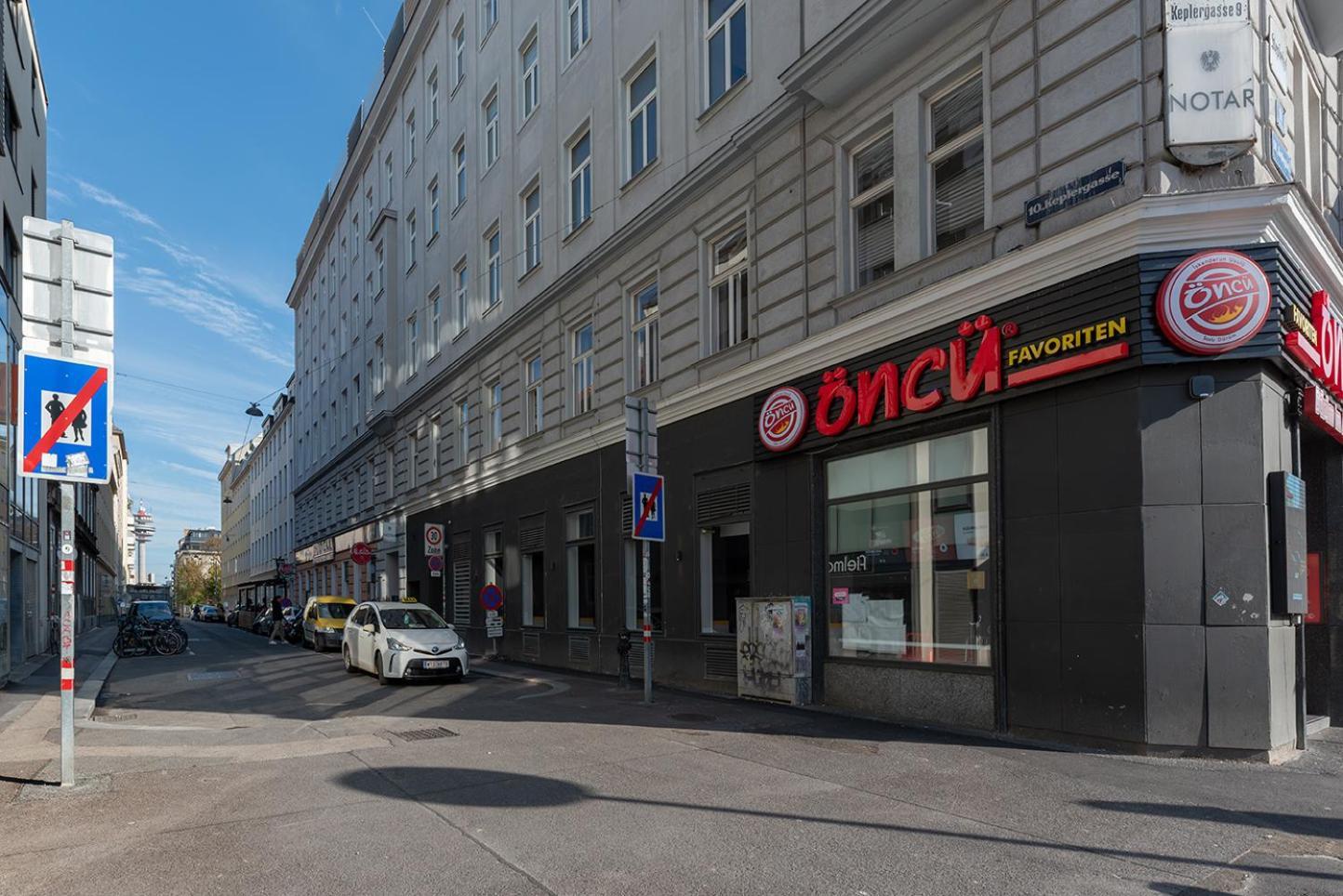 Ruheoase Im Dachgeschoss Mit Klimaanlage, Nur 10 Minuten Ins Zentrum *
