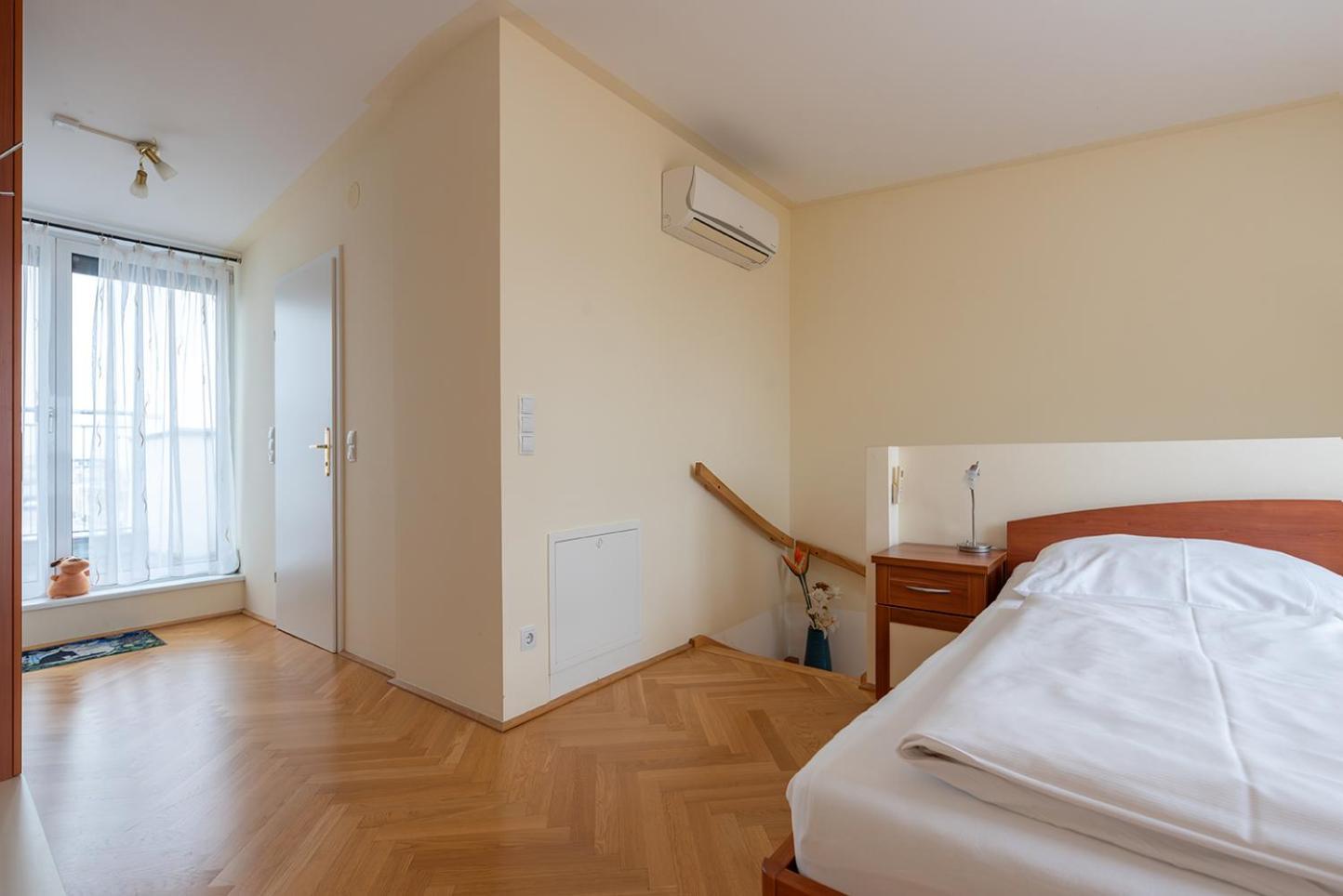 Ruheoase Im Dachgeschoss Mit Klimaanlage, Nur 10 Minuten Ins Zentrum Apartment Vienna