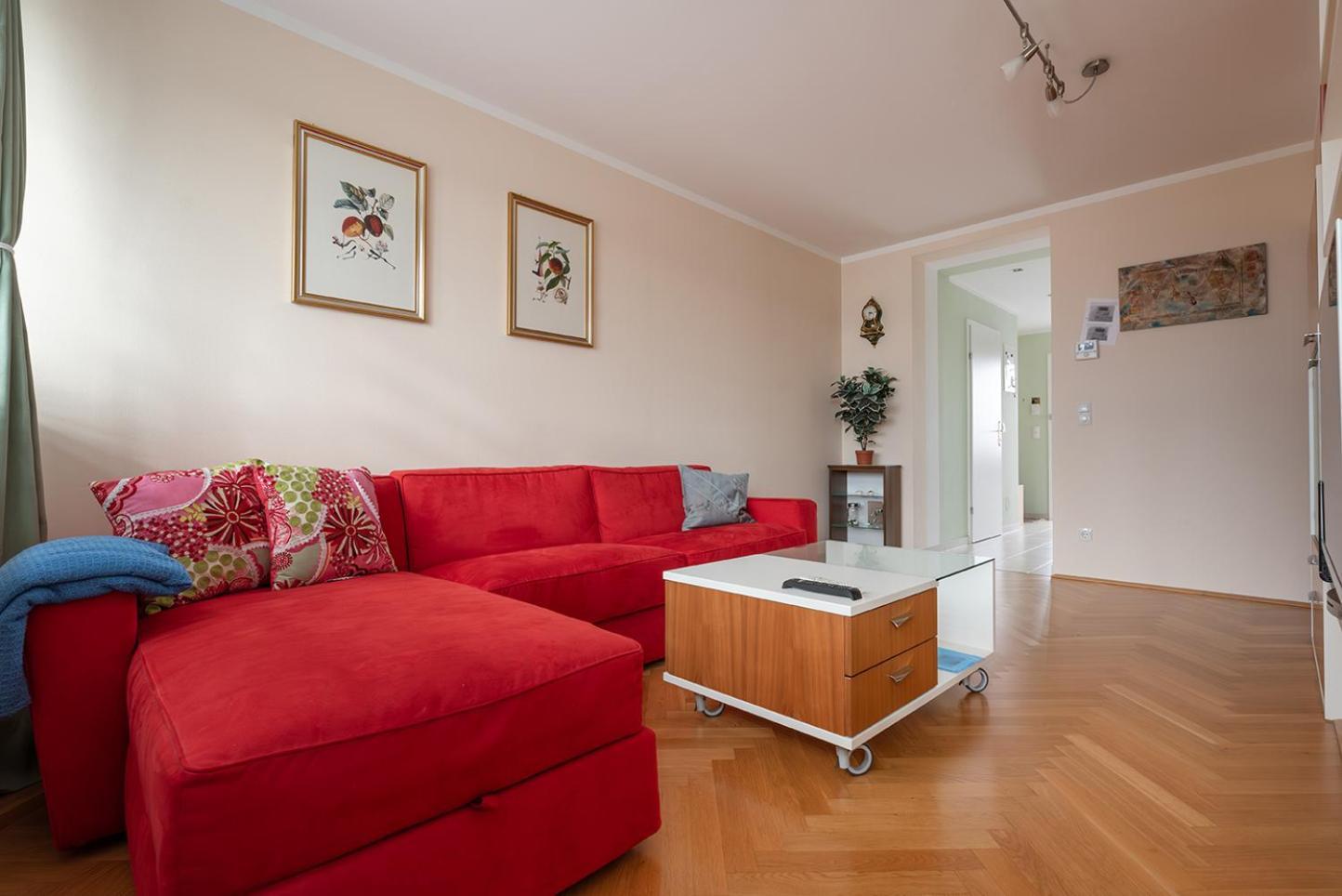 Apartment Ruheoase Im Dachgeschoss Mit Klimaanlage, Nur 10 Minuten Ins Zentrum