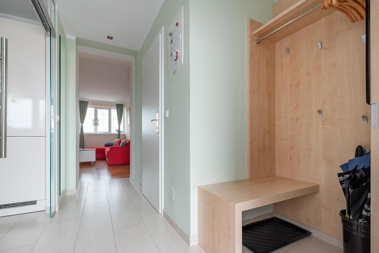 Ruheoase Im Dachgeschoss Mit Klimaanlage, Nur 10 Minuten Ins Zentrum Apartment *