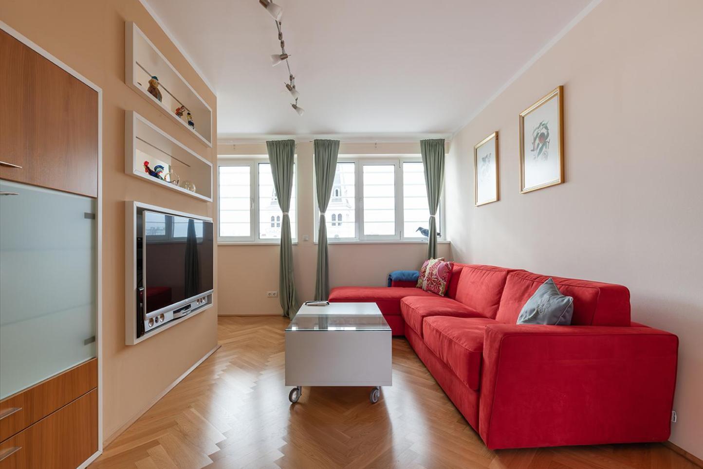 Ruheoase Im Dachgeschoss Mit Klimaanlage, Nur 10 Minuten Ins Zentrum Apartment