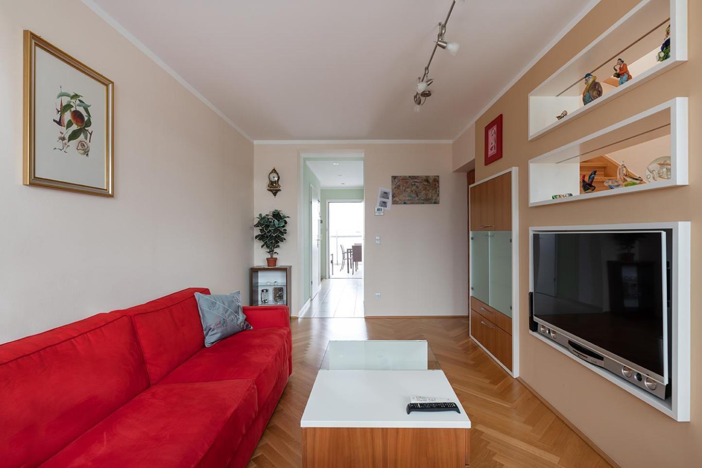 Apartment Ruheoase Im Dachgeschoss Mit Klimaanlage, Nur 10 Minuten Ins Zentrum
