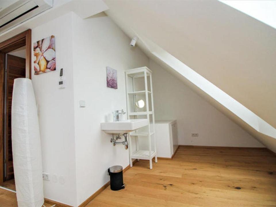 2 Floor Rooftop With Terrace *
