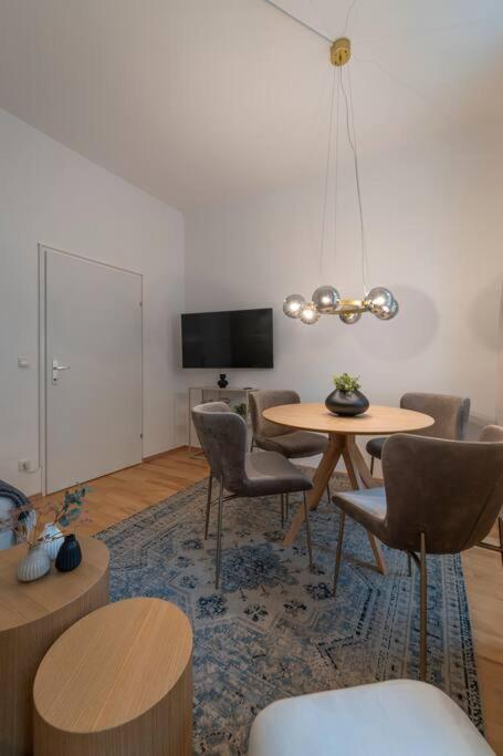 Josef'S Home I Premium Apartment I Modern & Urban Apartment