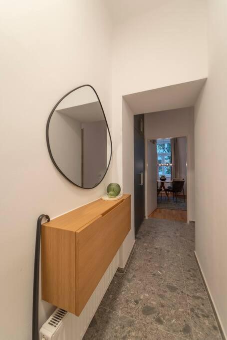 Apartment Josef'S Home I Premium Apartment I Modern & Urban Vienna