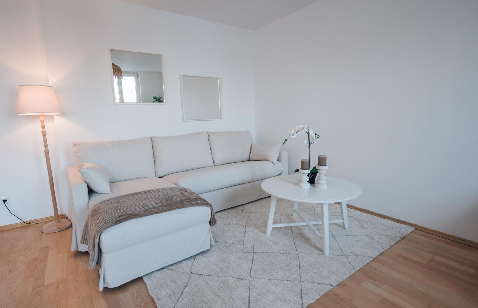 Beautiful With Balcony Apartment *
