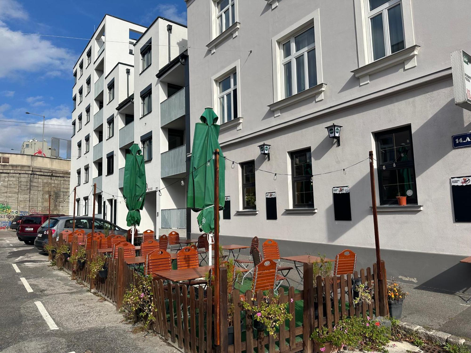 Schoenbrunn Garden Apartment
