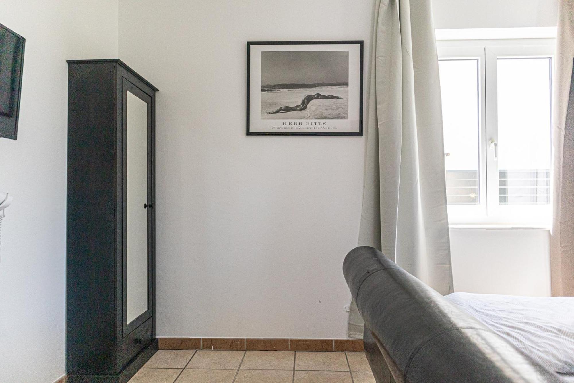Exquisite In Shared With Garden & Parking Apartment *