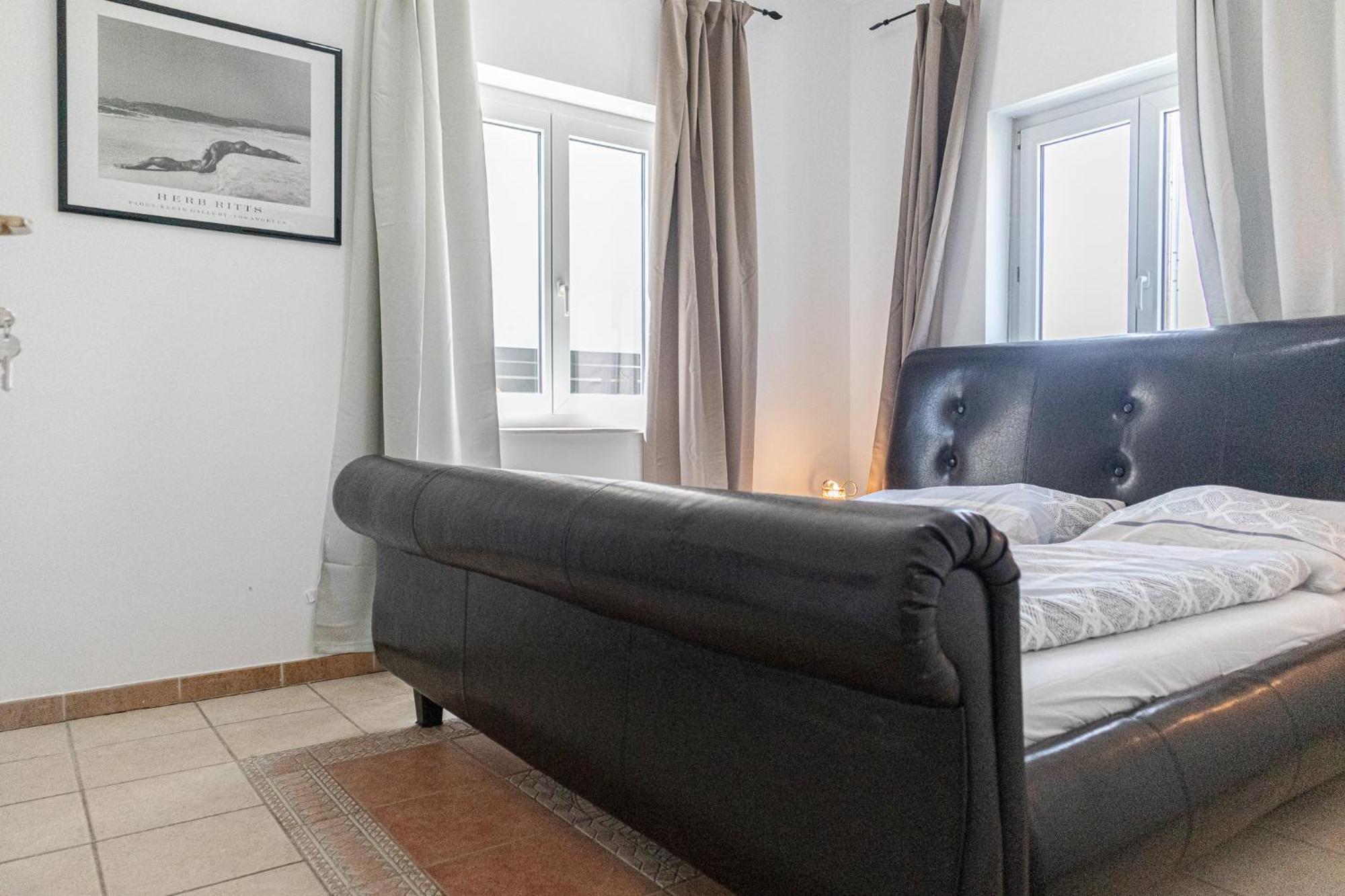 Exquisite In Shared With Garden & Parking