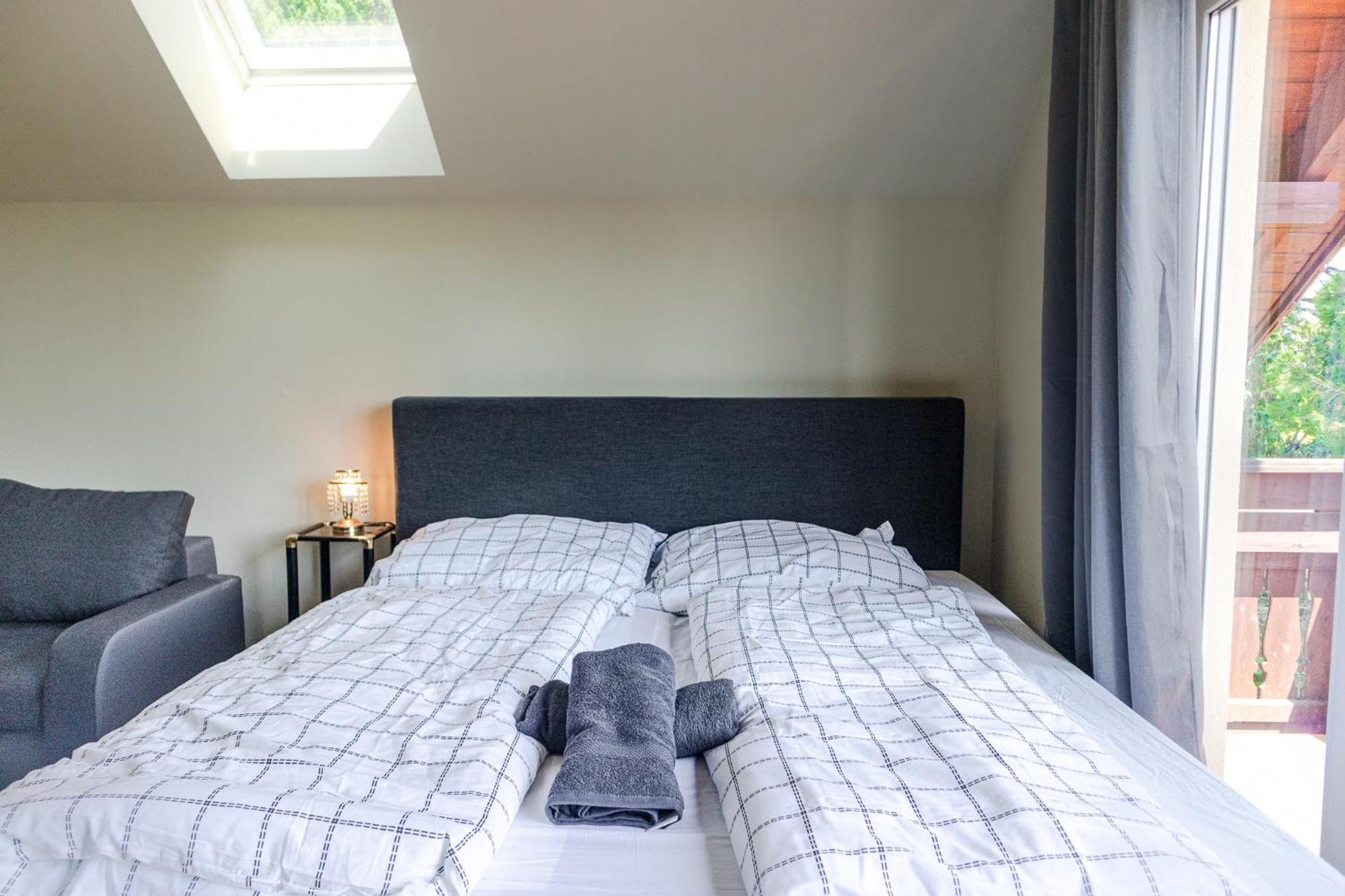 Apartment Exquisite In Shared With Garden & Parking *