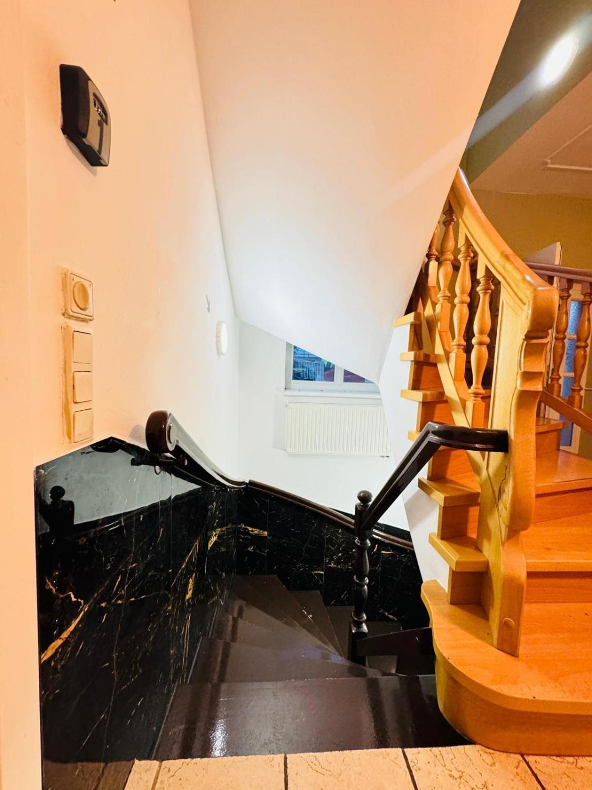 Exquisite In Shared With Garden & Parking