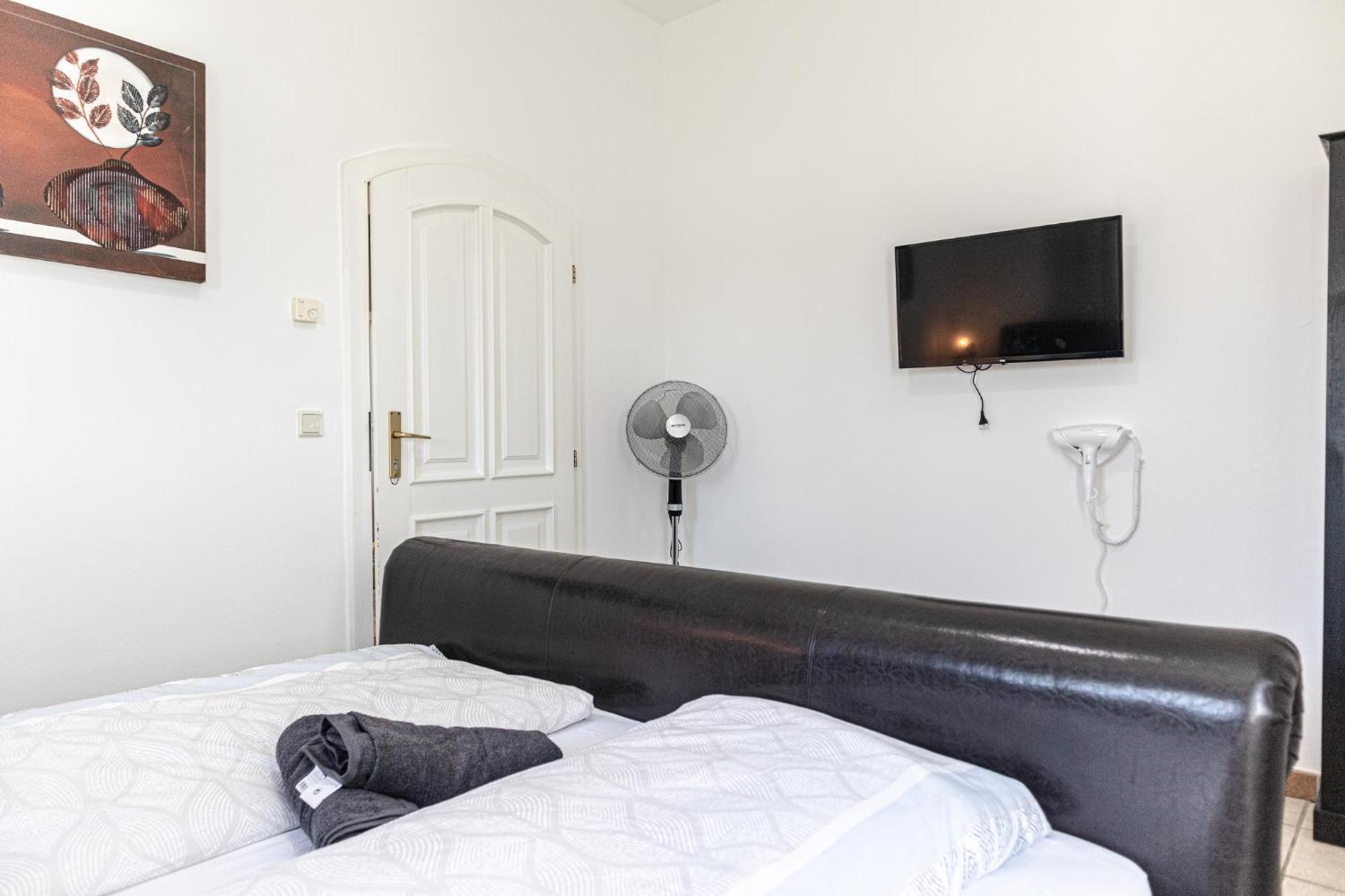 Exquisite In Shared With Garden & Parking Vienna