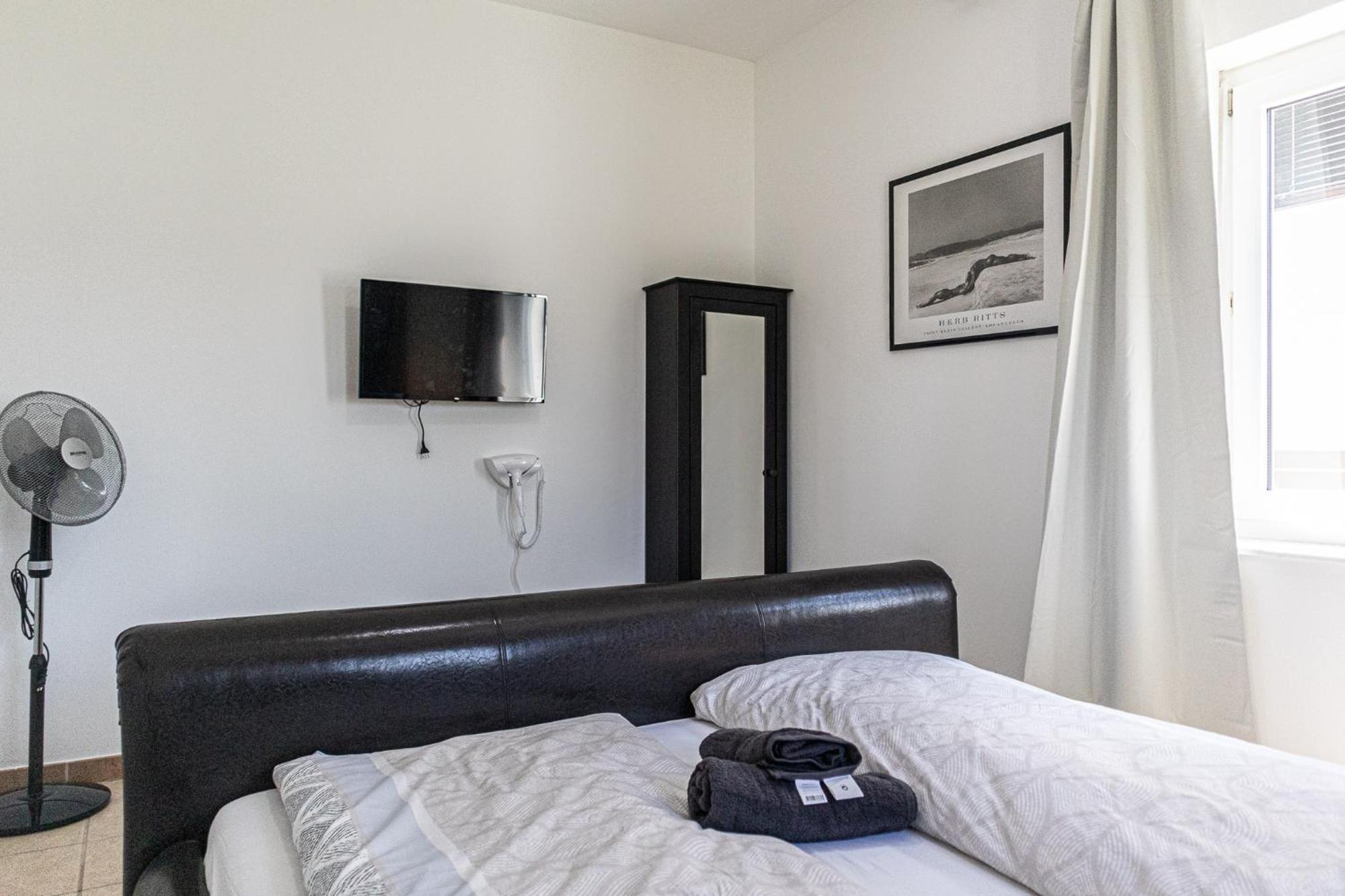 Exquisite In Shared With Garden & Parking Apartment Vienna