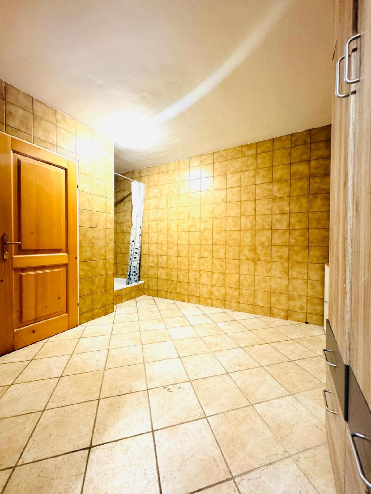 Apartment Exquisite In Shared With Garden & Parking