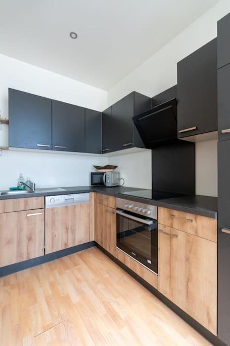 Spacious Stone Belvedere Apartment Wien
