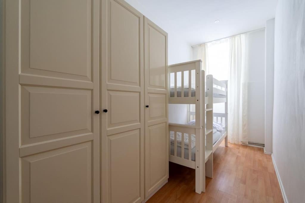 Spacious Stone Belvedere Apartment Wien