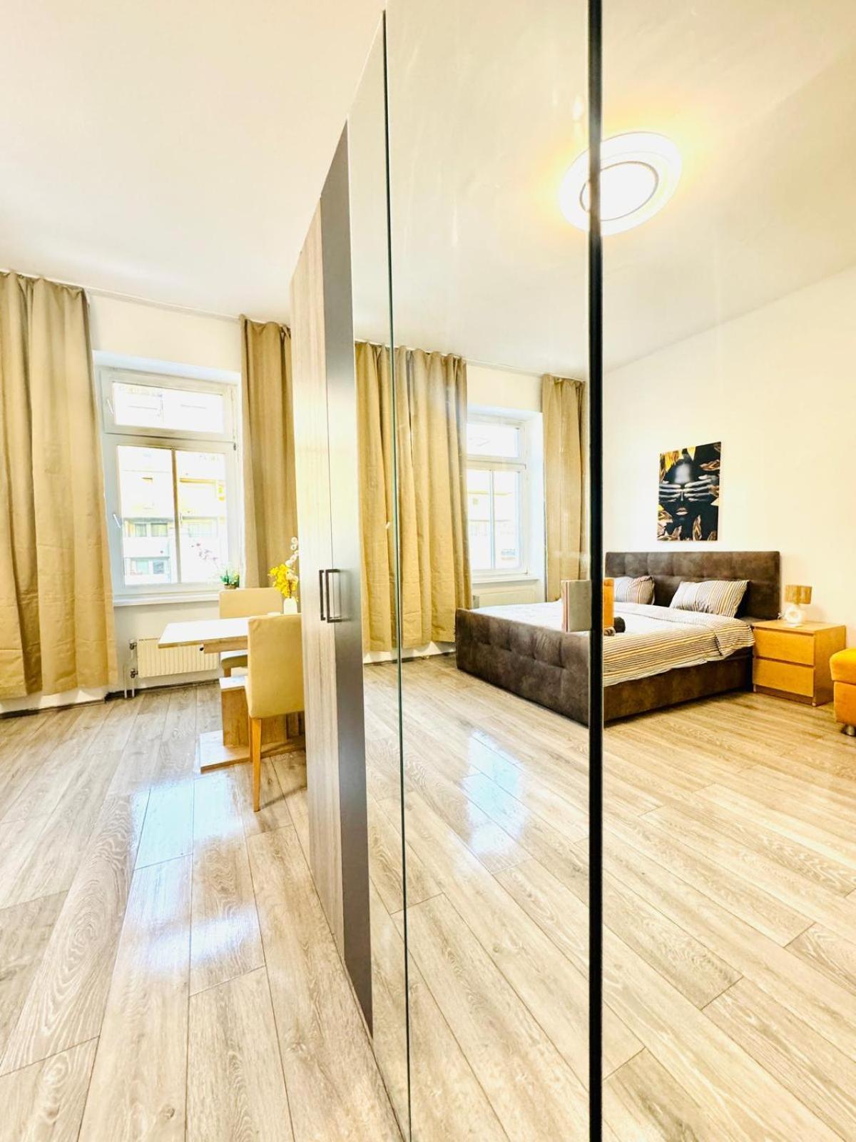 Comfy 3br In A Shared Apt, 10min To Fac Platz Apartment *