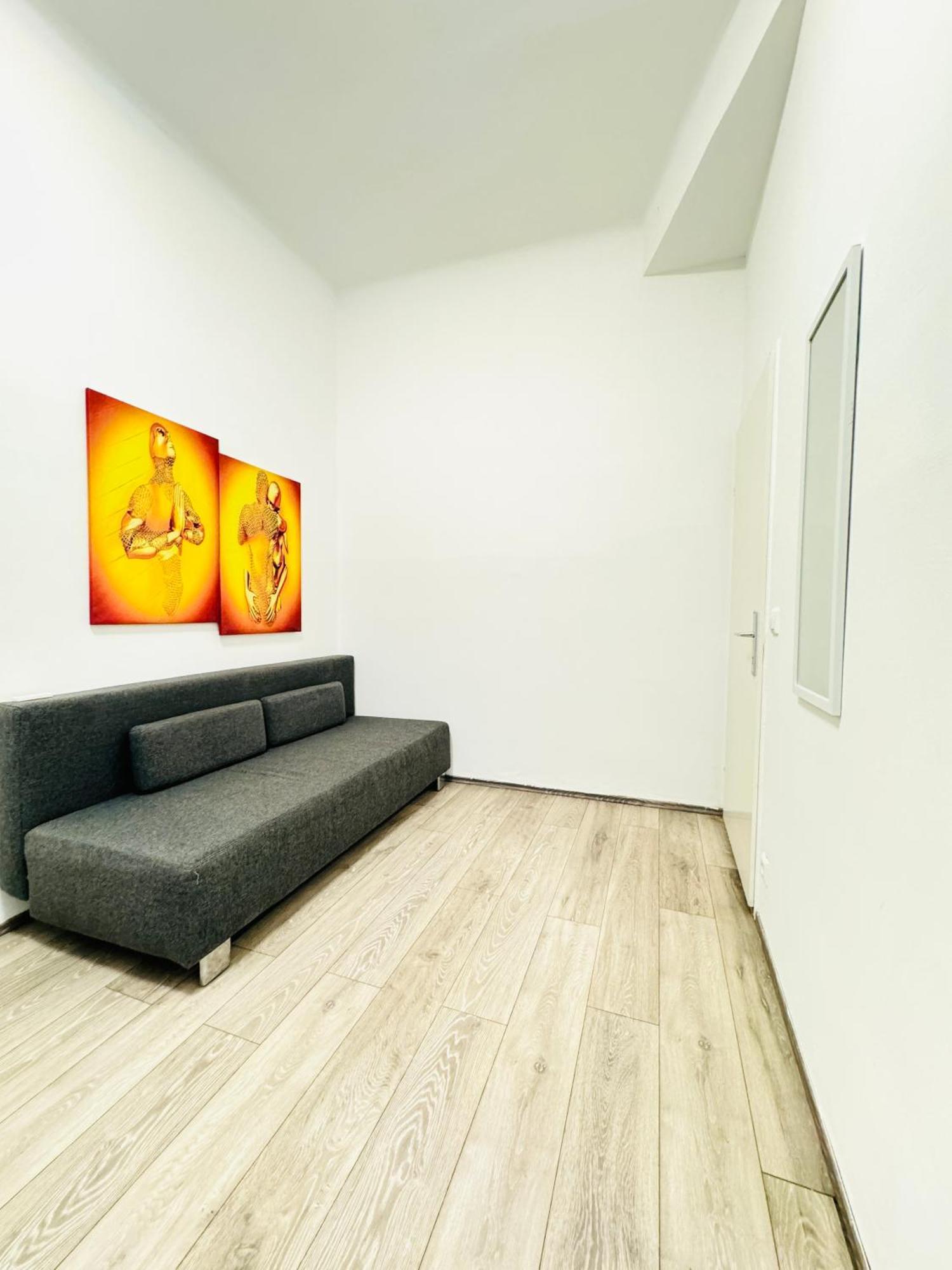 Comfy 3br In A Shared Apt, 10min To Fac Platz Apartment