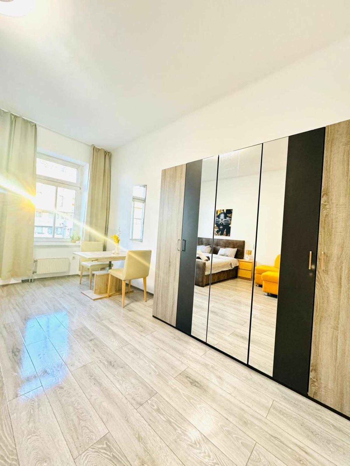 Comfy 3br In A Shared Apt, 10min To Fac Platz Apartment Wien