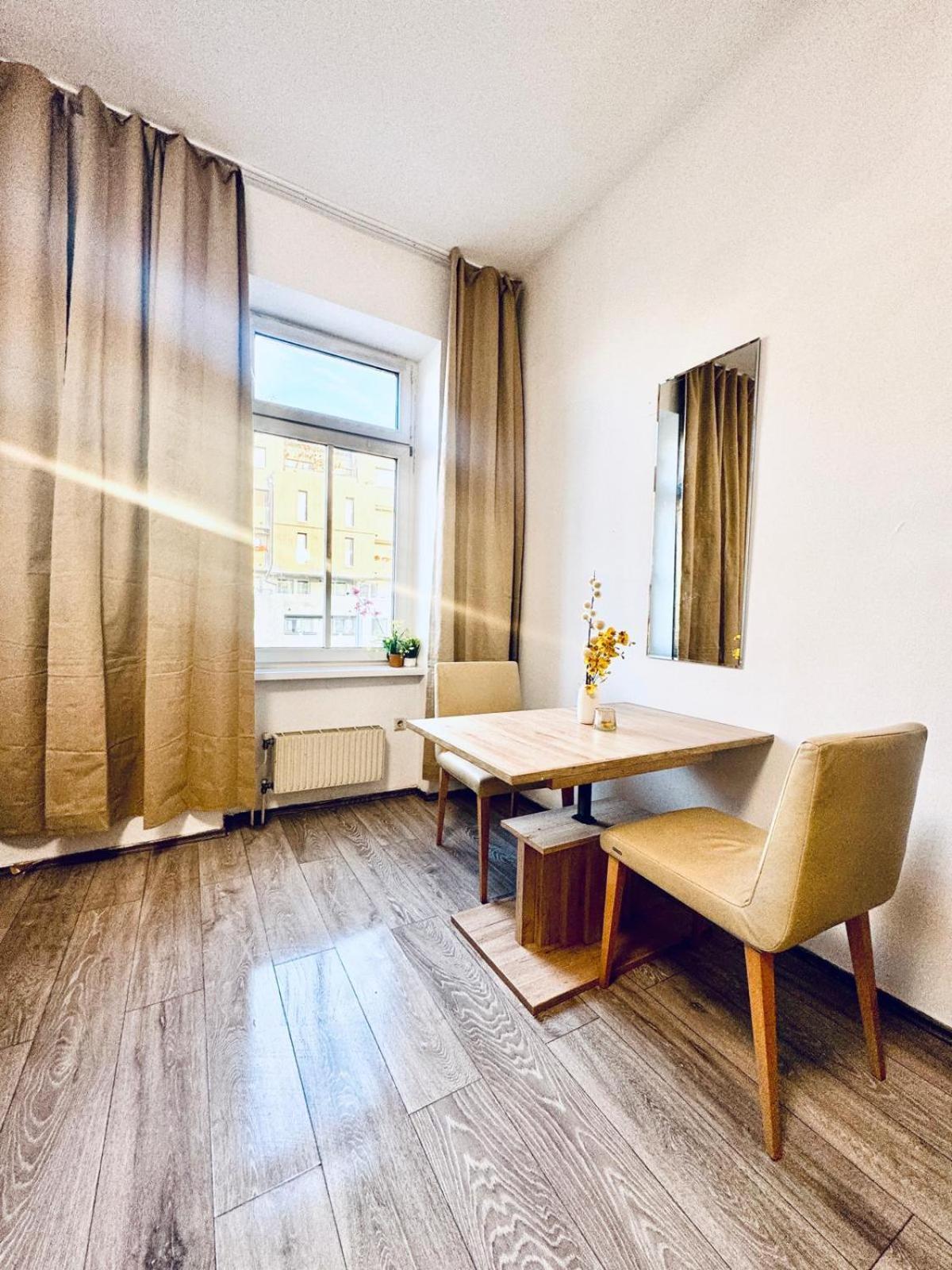 Comfy 3br In A Shared Apt, 10min To Fac Platz Apartment