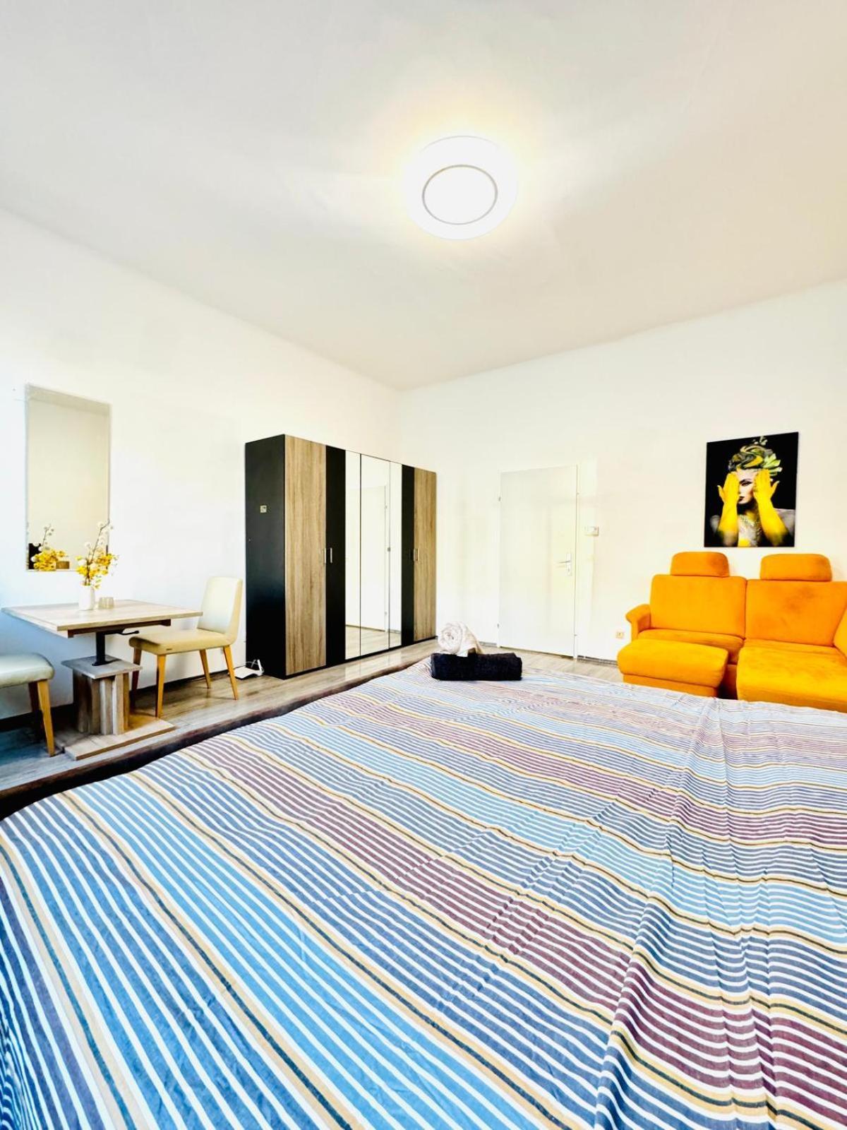 Comfy 3br In A Shared Apt, 10min To Fac Platz Apartment