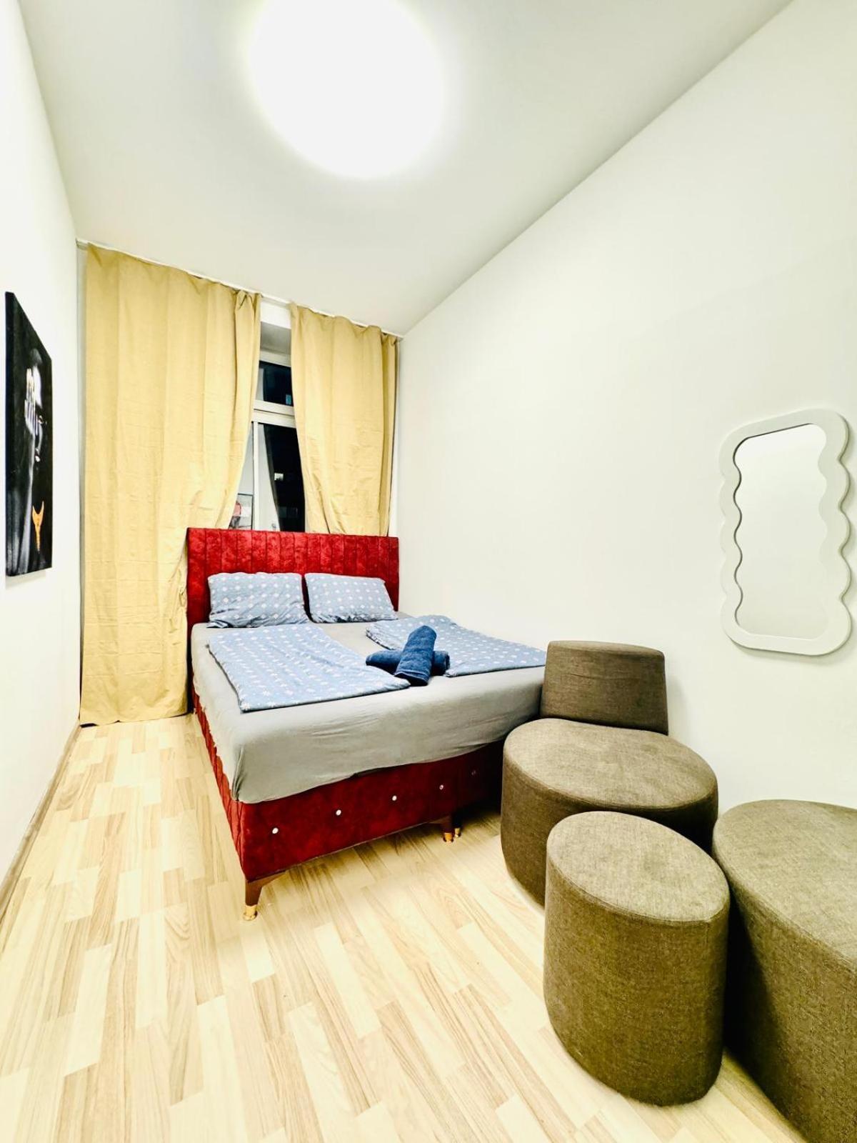 4br In A Shared Apt, 10 Min To Fac Platz Apartment *