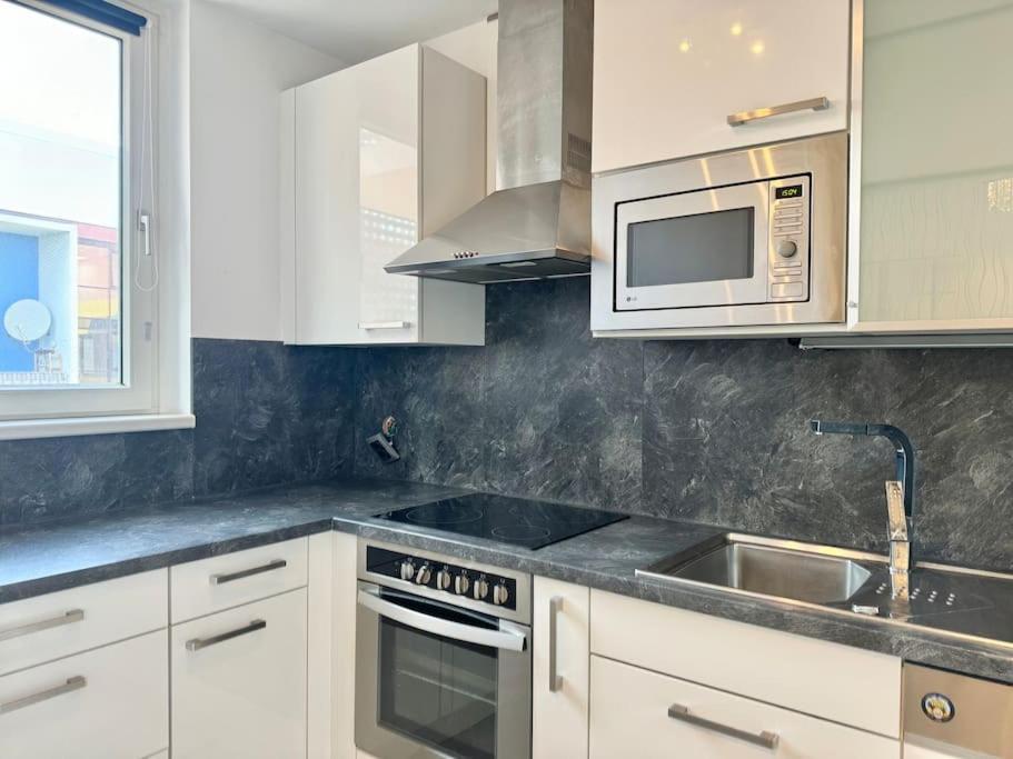 115 M2 Maisonette With Free Parking Apartment *