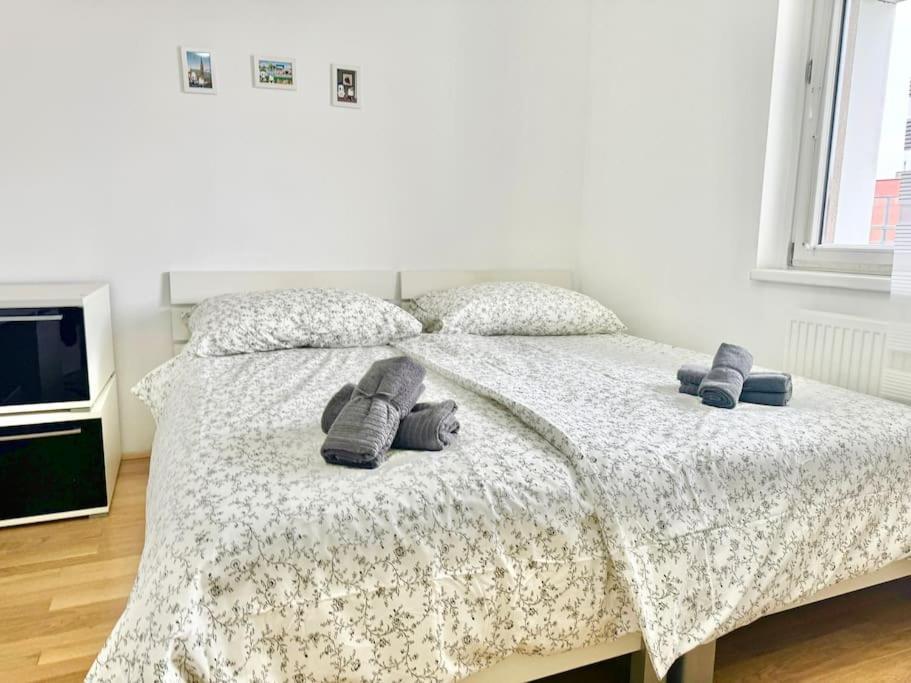 115 M2 Maisonette With Free Parking Apartment