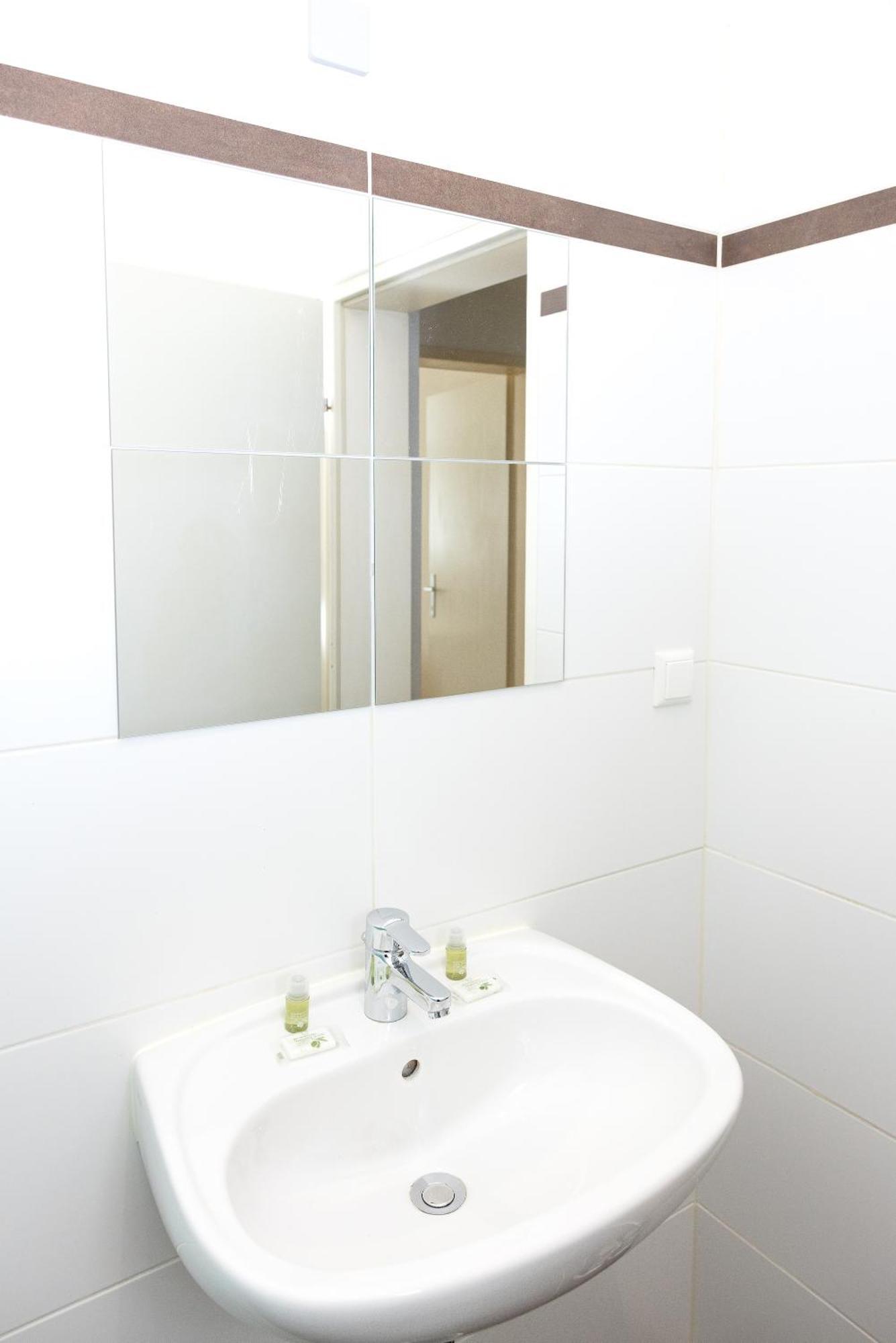 Calm & Cosy With Free Parking Apartment
