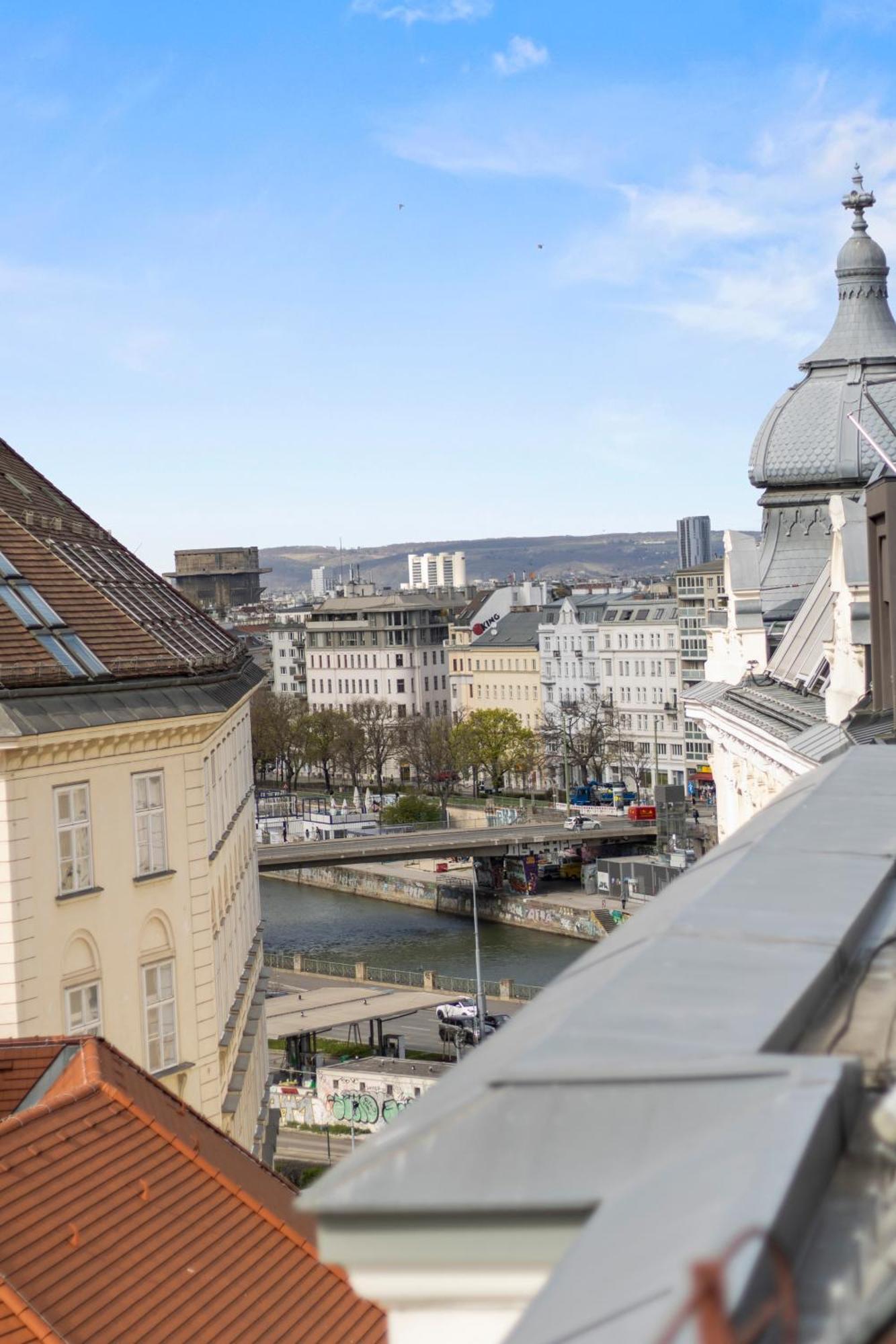Penthouse With Stephen Cathedral View Apartment