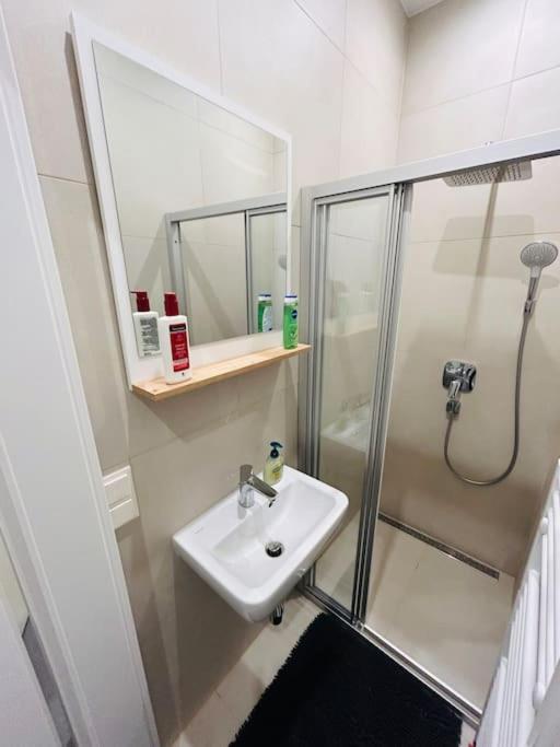 Apartment Long - Central - Free Parking *