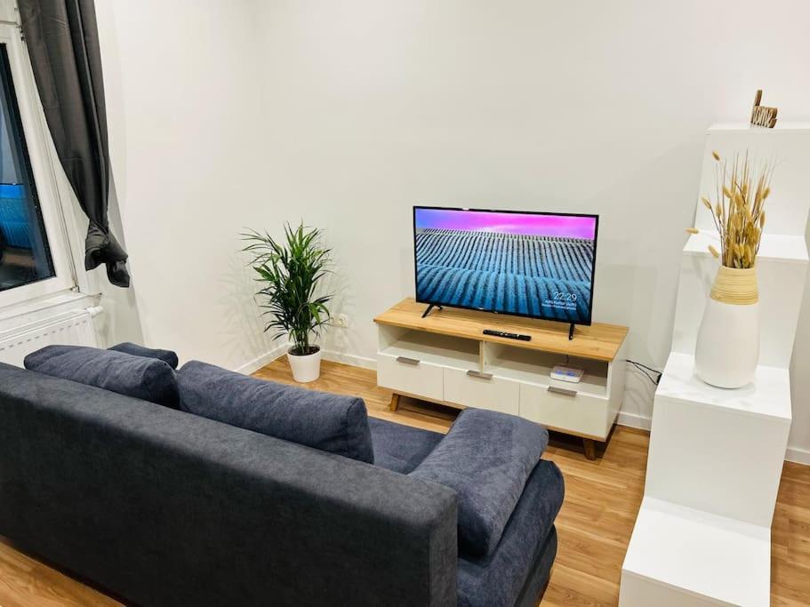 Long - Central - Free Parking Apartment *