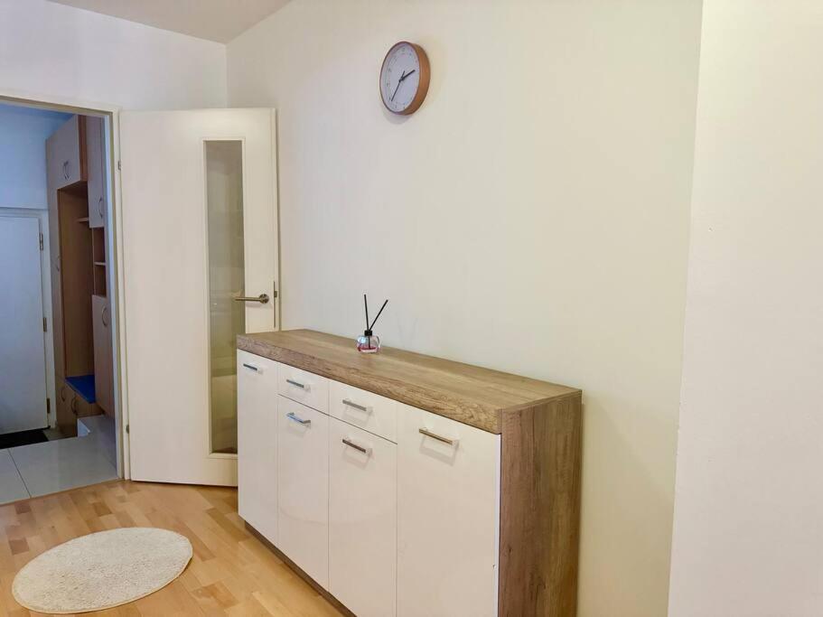 90 M2 Maisonette With Free Parking Apartment