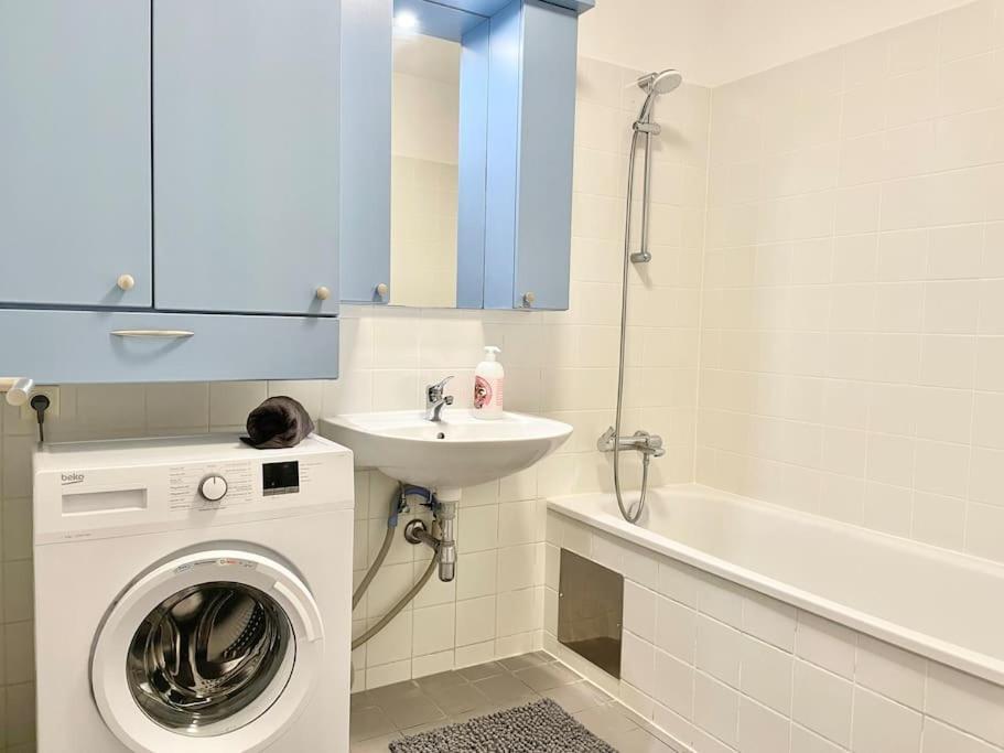 90 M2 Maisonette With Free Parking Apartment