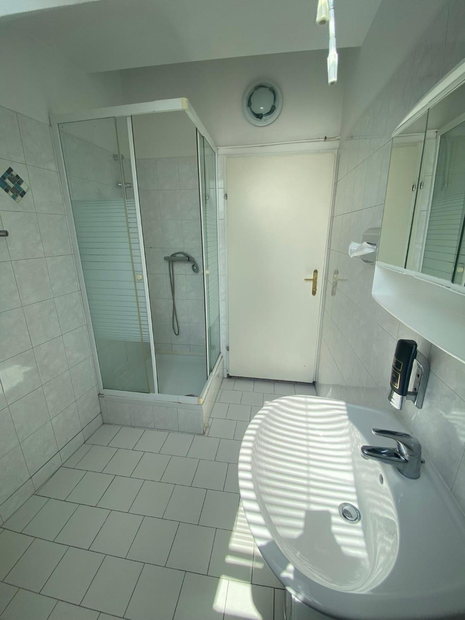 Lizzi Guest house 3*