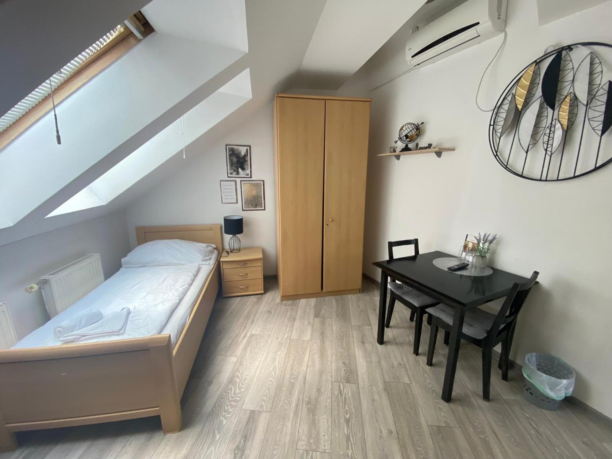 Lizzi Guest house