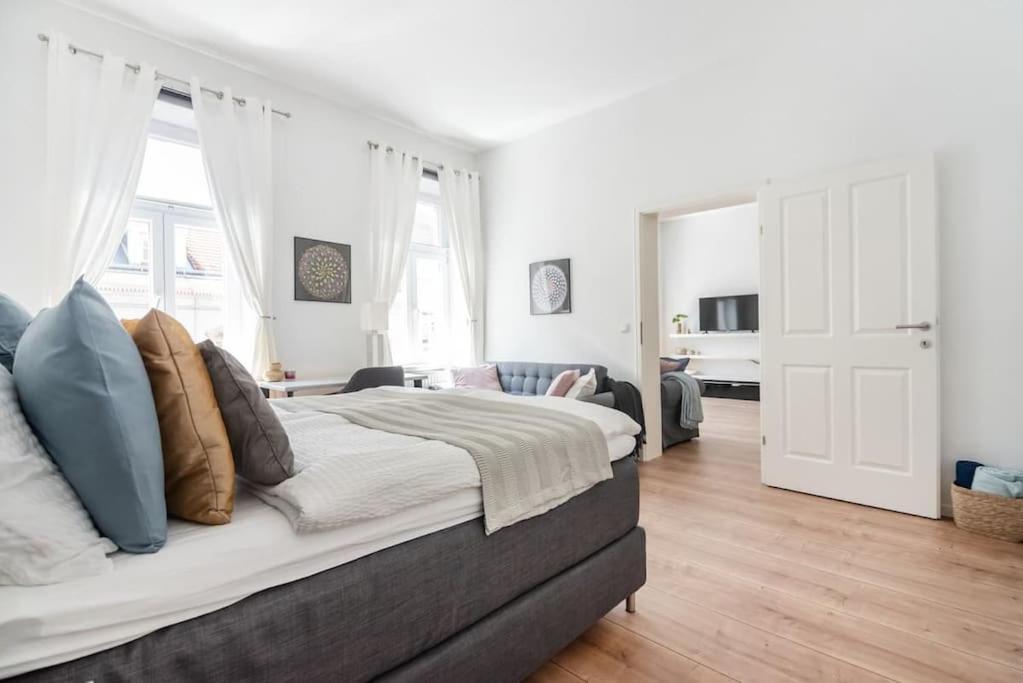 Relocation Or Expats, Only Long Term Stay! 2 Min To Metro Apartment Vienna