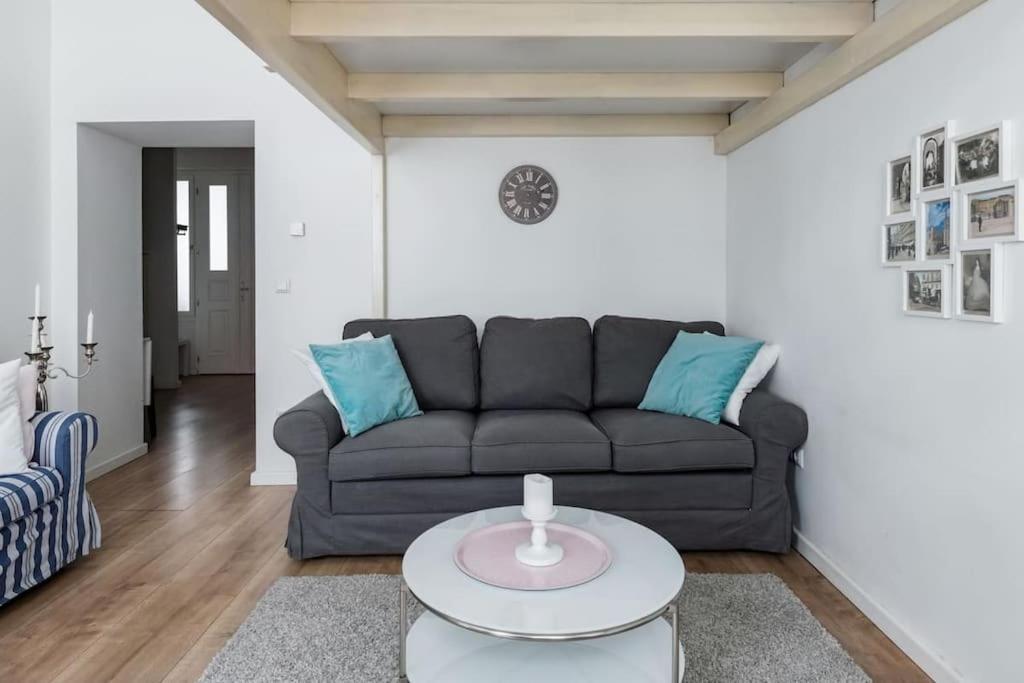 Relocation Or Expats, Only Long Term Stay! 2 Min To Metro Vienna