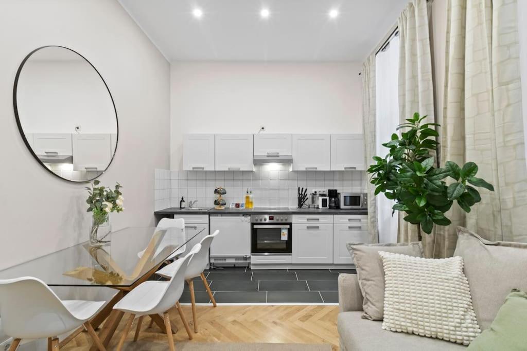Apartamento Next To Mariahilferstrasse I Bars, Cafe I Fast Wifi Viena