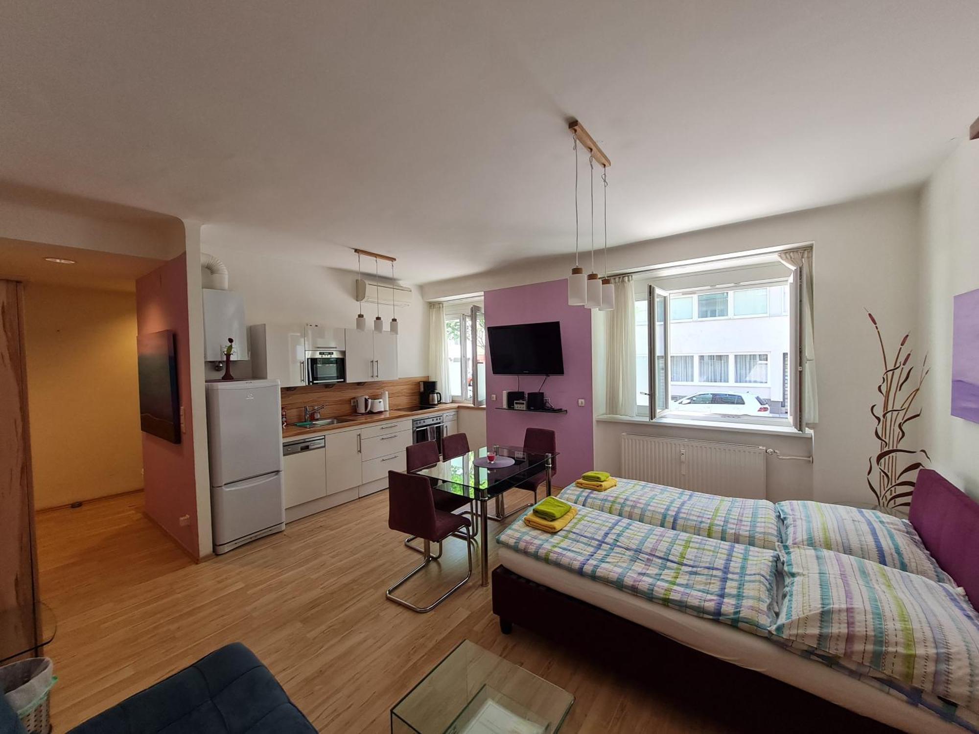 Modern In The Heart Of - Steps From The Opera Apartment *