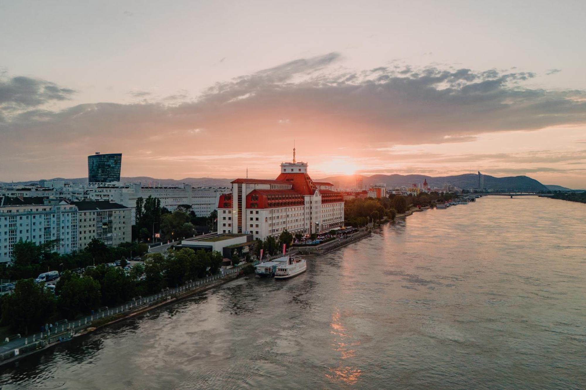 Hilton Waterfront Hotel Viena