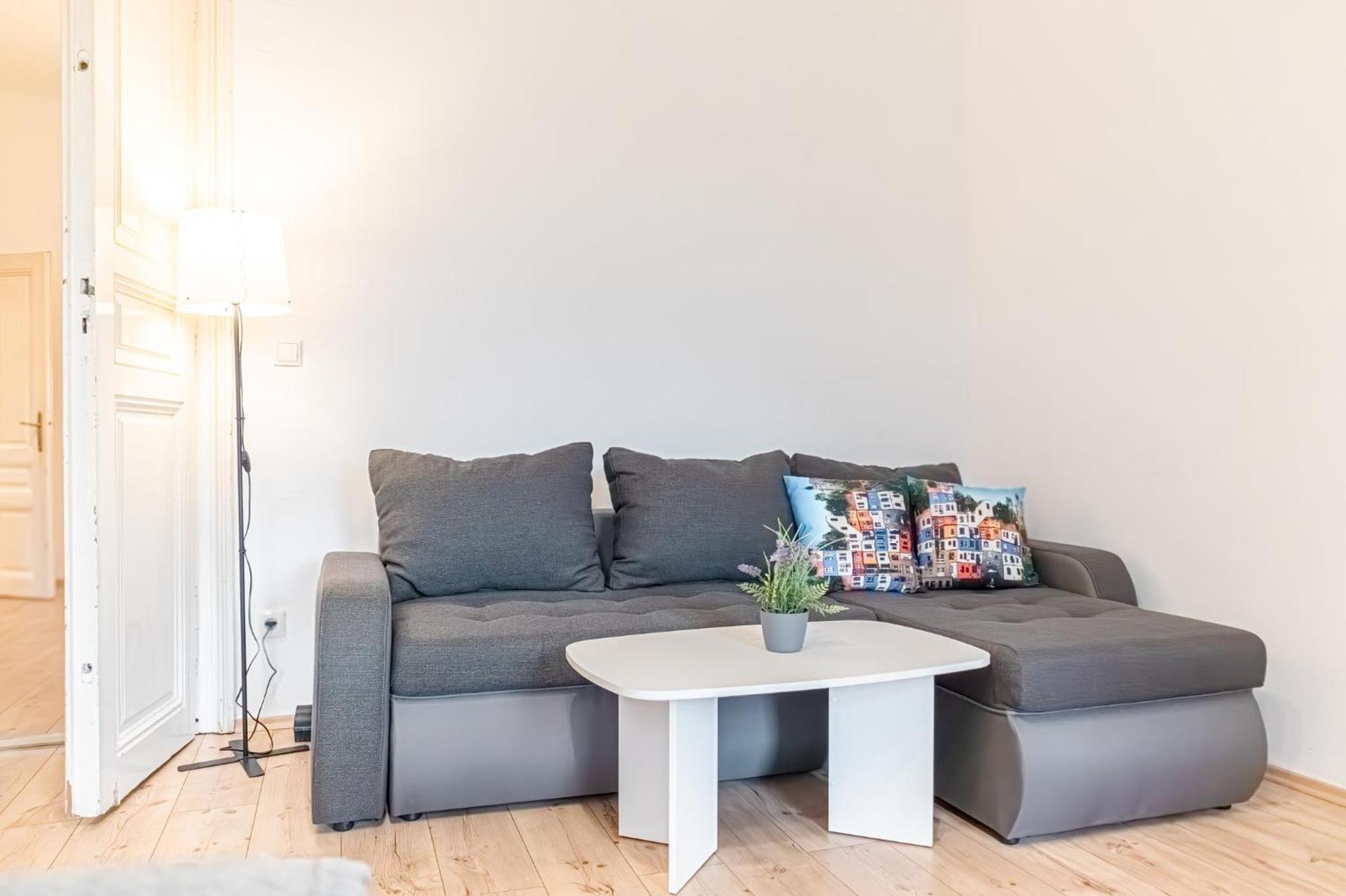 Appartamento Attractive 2br Near Akh Ideal For Longstays *