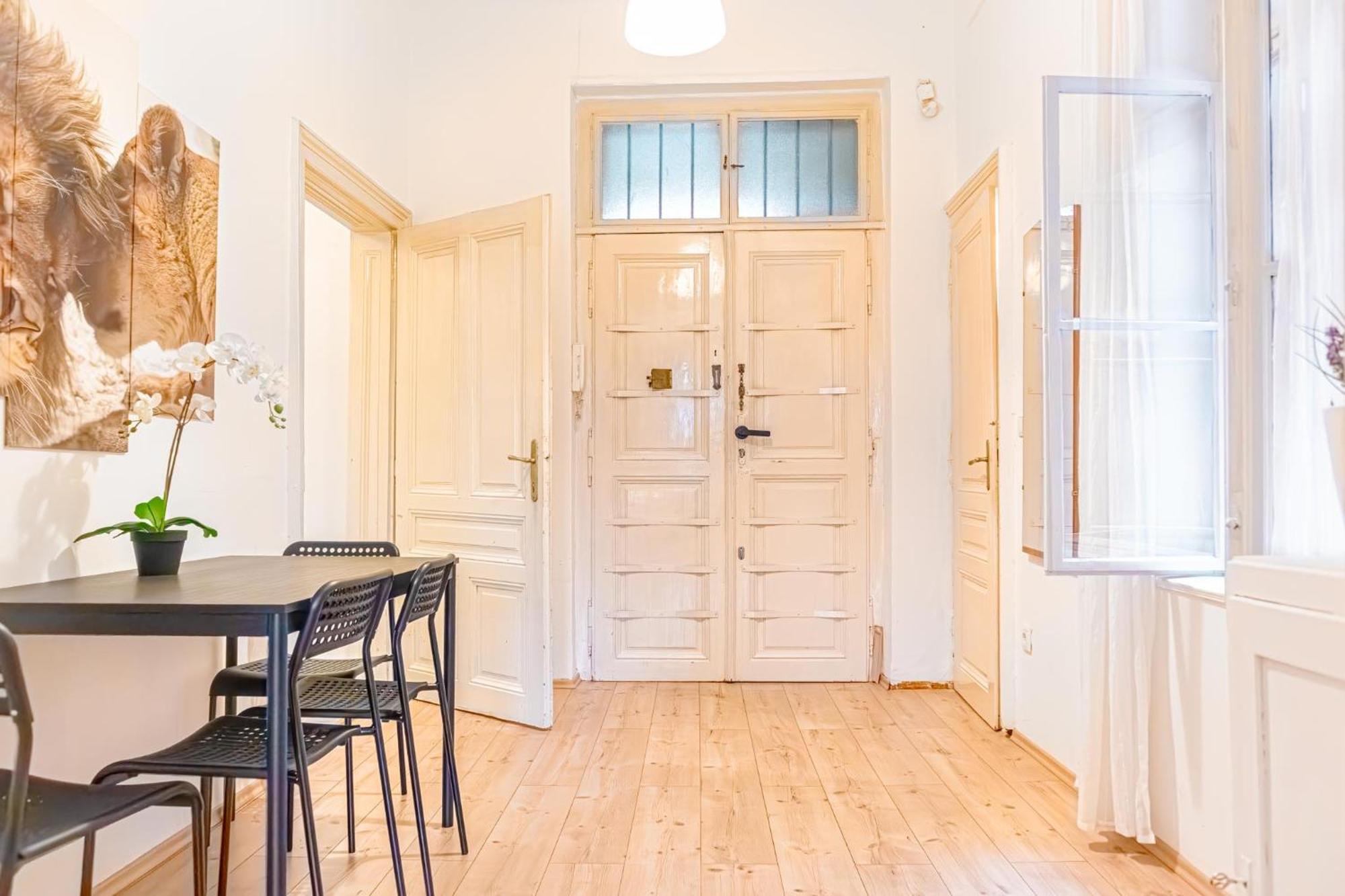 Appartamento Attractive 2br Near Akh Ideal For Longstays