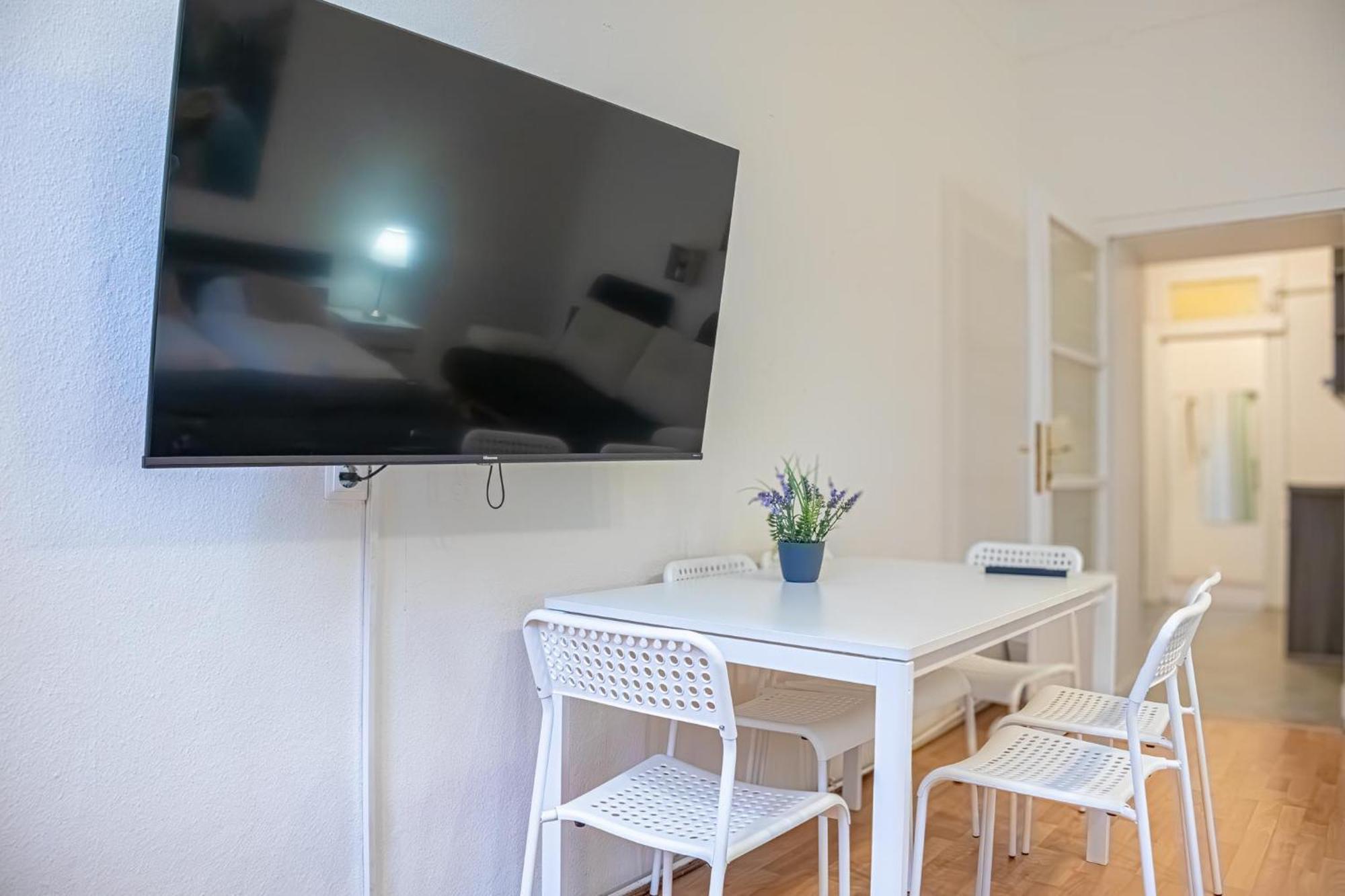 Apartment Delightful 2br Apt.-near Wiener Stadthalle Wien