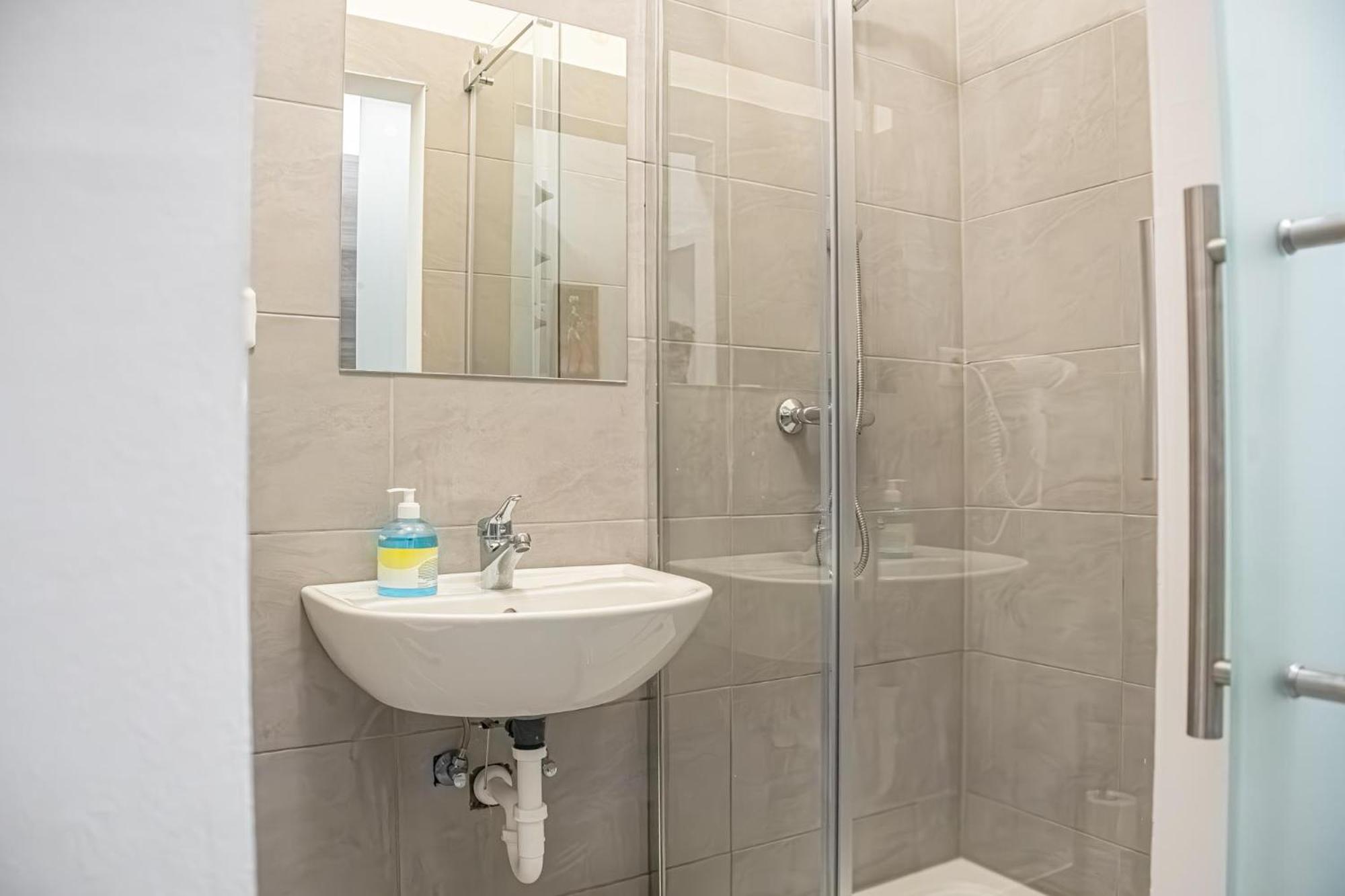 Delightful 2br Apt.-near Wiener Stadthalle *