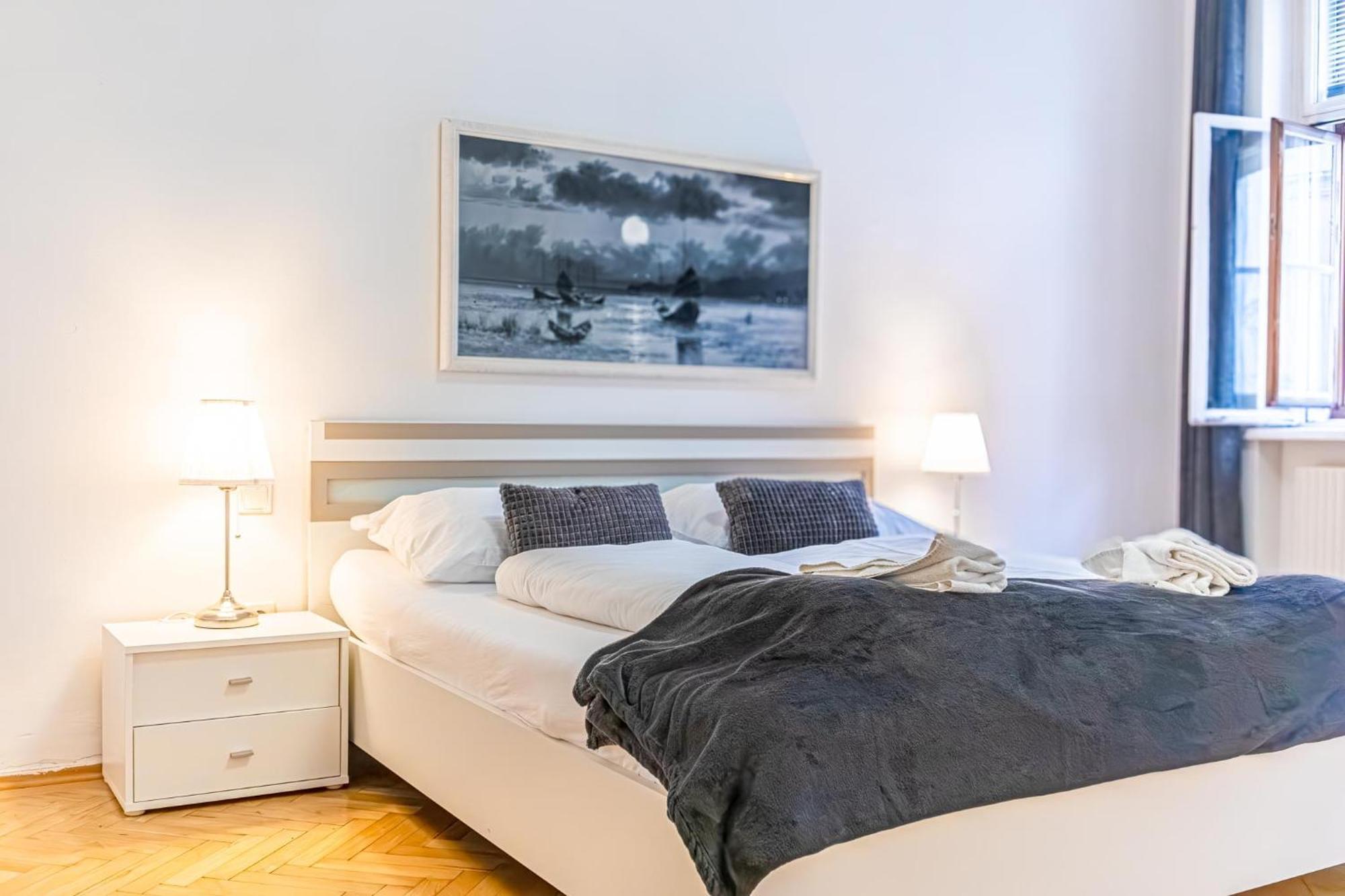 Deluxe 3br Apt. Wiener Stadthalle - Suitable For Longstays Apartment Vienna